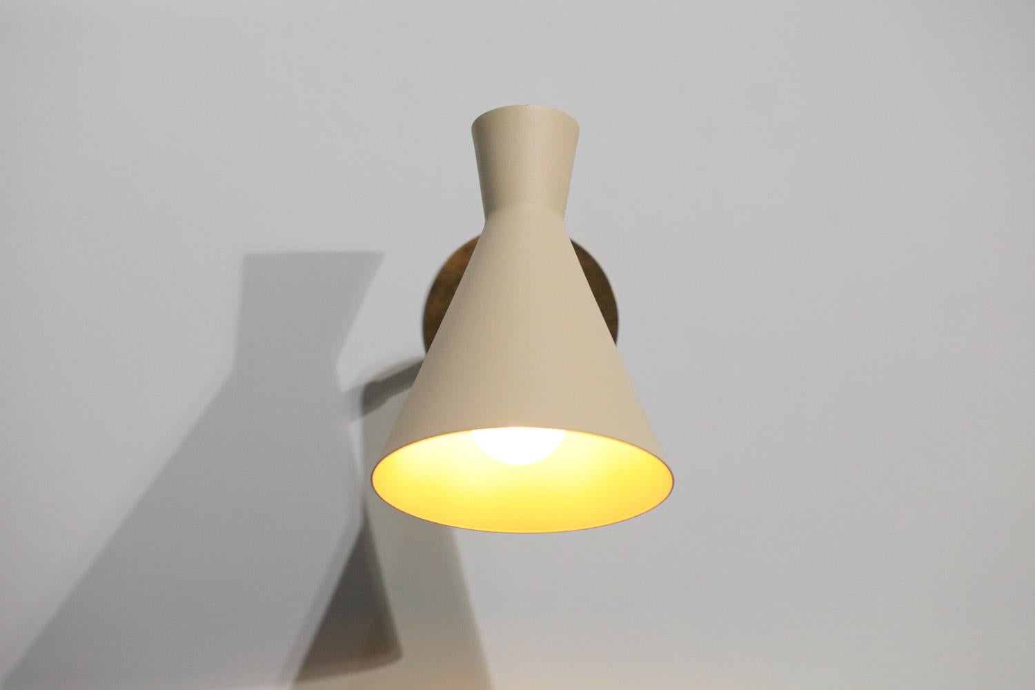 Coppia di applique moderne Diabolos in ottone e metallo laccato in vendita 4
