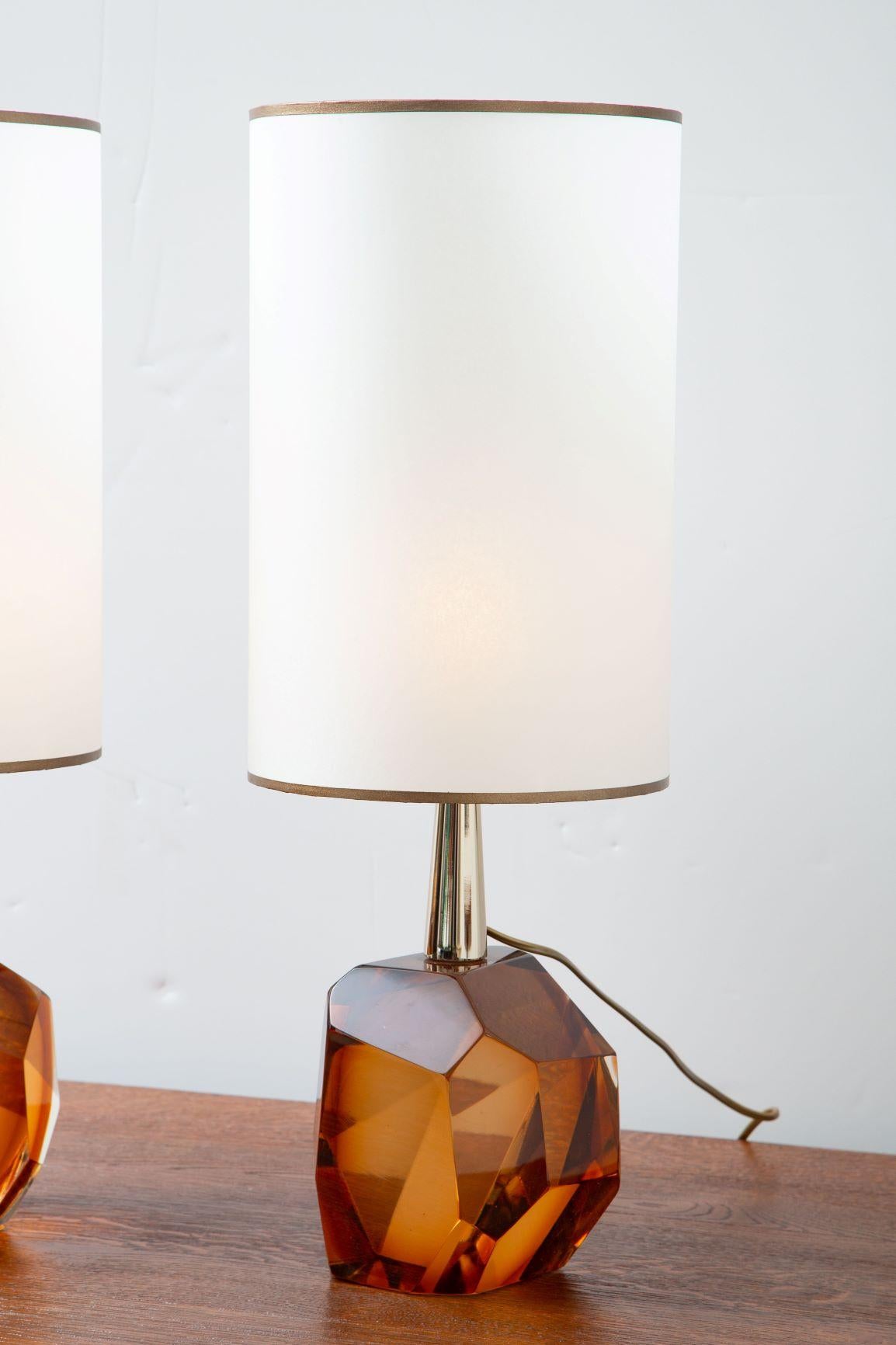 Pair of Diamond Amber Glass Table Lamps, in Stock In Excellent Condition In Miami, FL