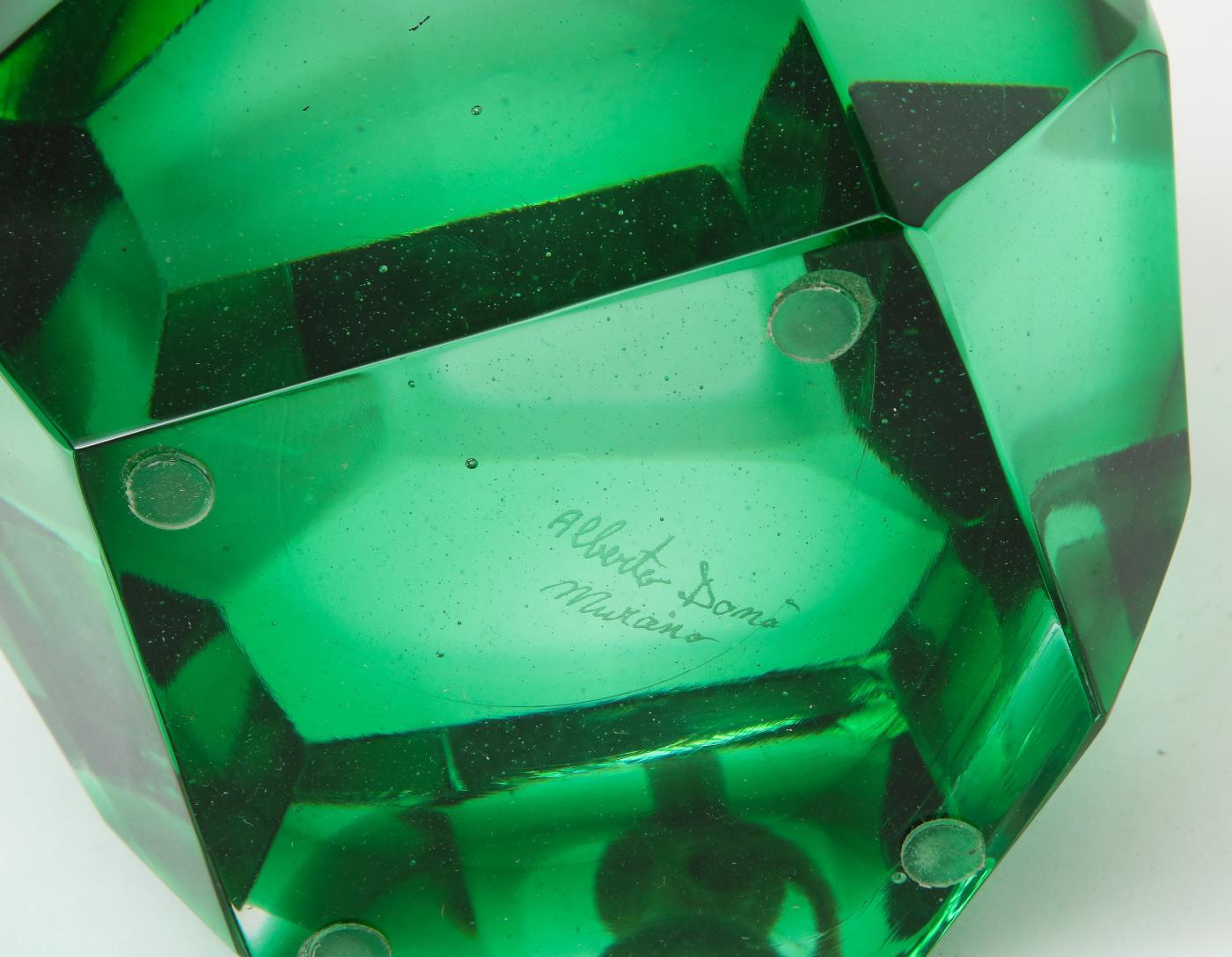Paar facettierte smaragdgrüne Lampen aus massivem Muranoglas, signiert, Italien im Angebot 1