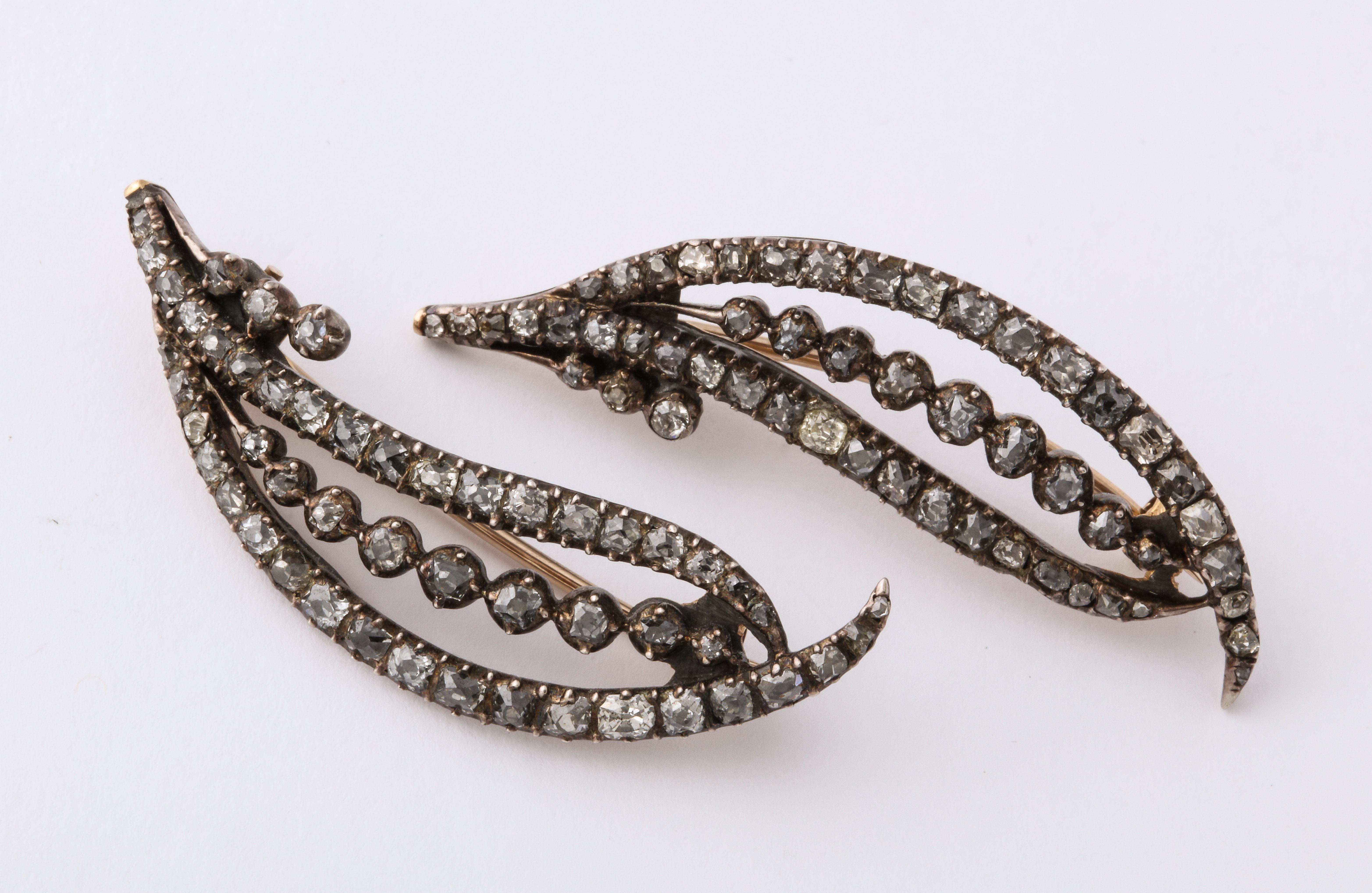Pair of Diamond Late 18th Century Brooches In Excellent Condition For Sale In New York, NY