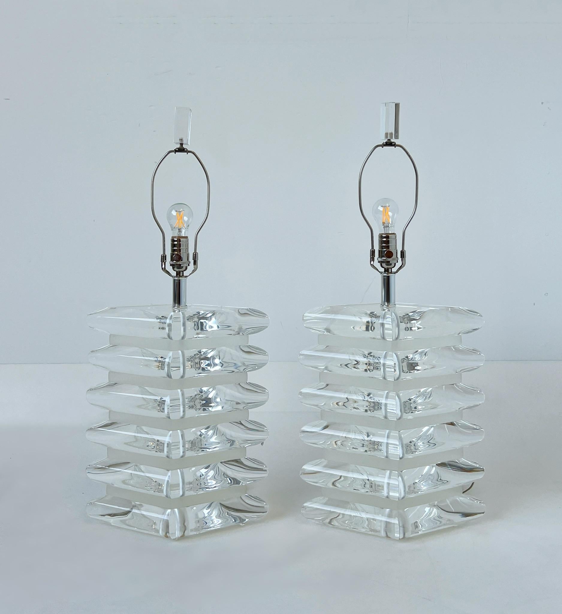 Pair of Diamond Shape Lucite and Chrome Table Lamps For Sale 3