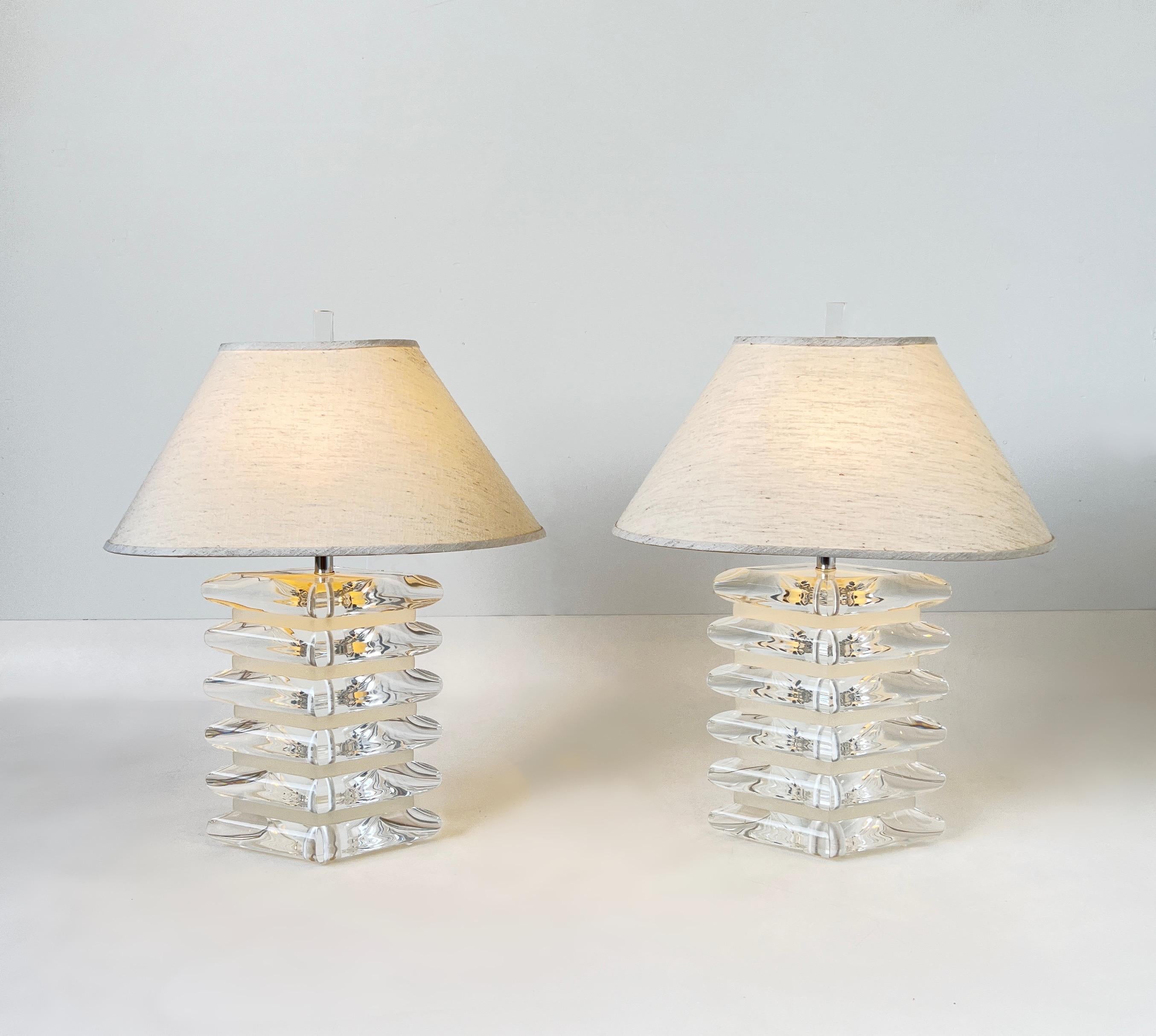 Pair of Diamond Shape Lucite and Chrome Table Lamps For Sale 4