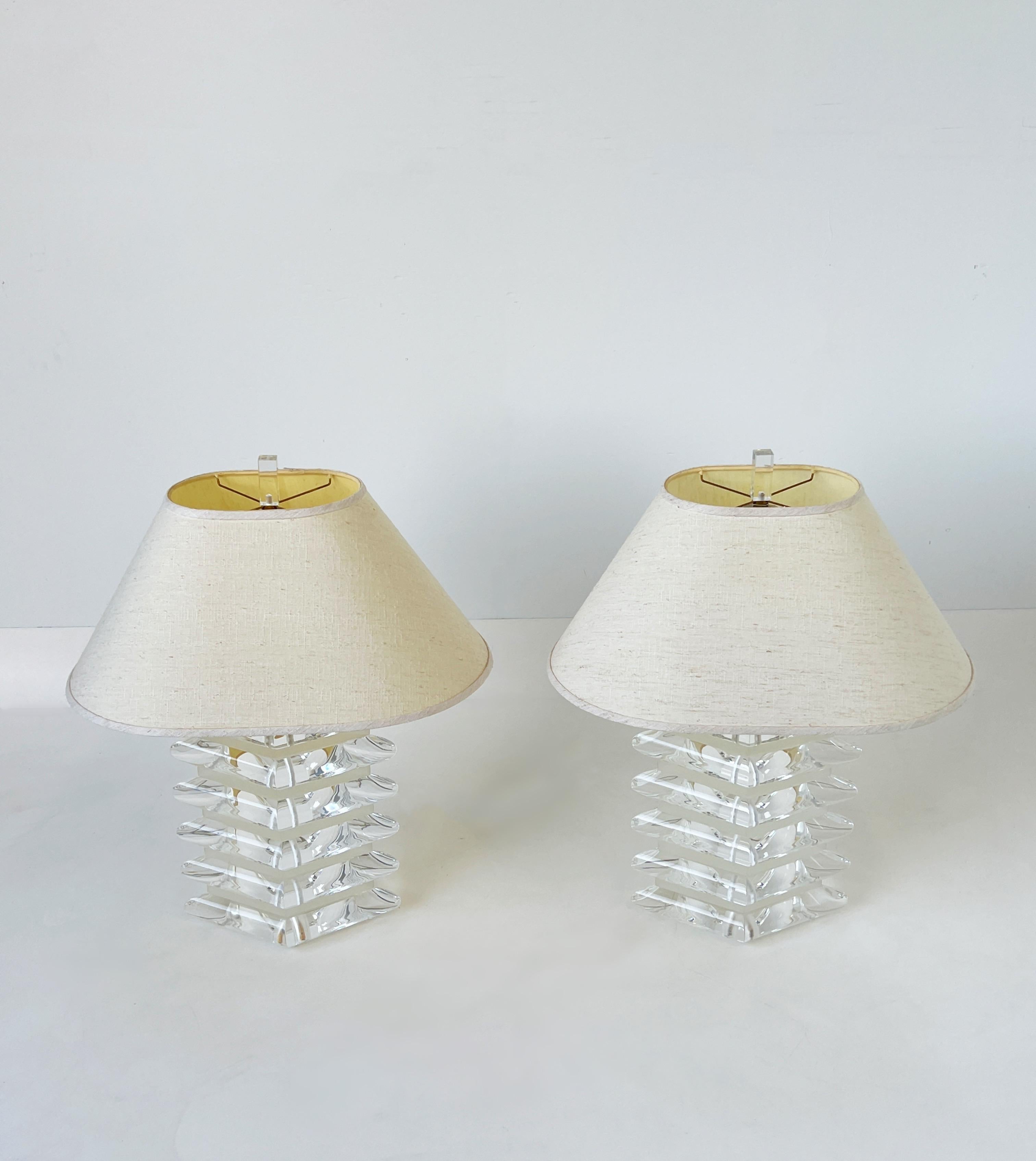 Modern Pair of Diamond Shape Lucite and Chrome Table Lamps For Sale