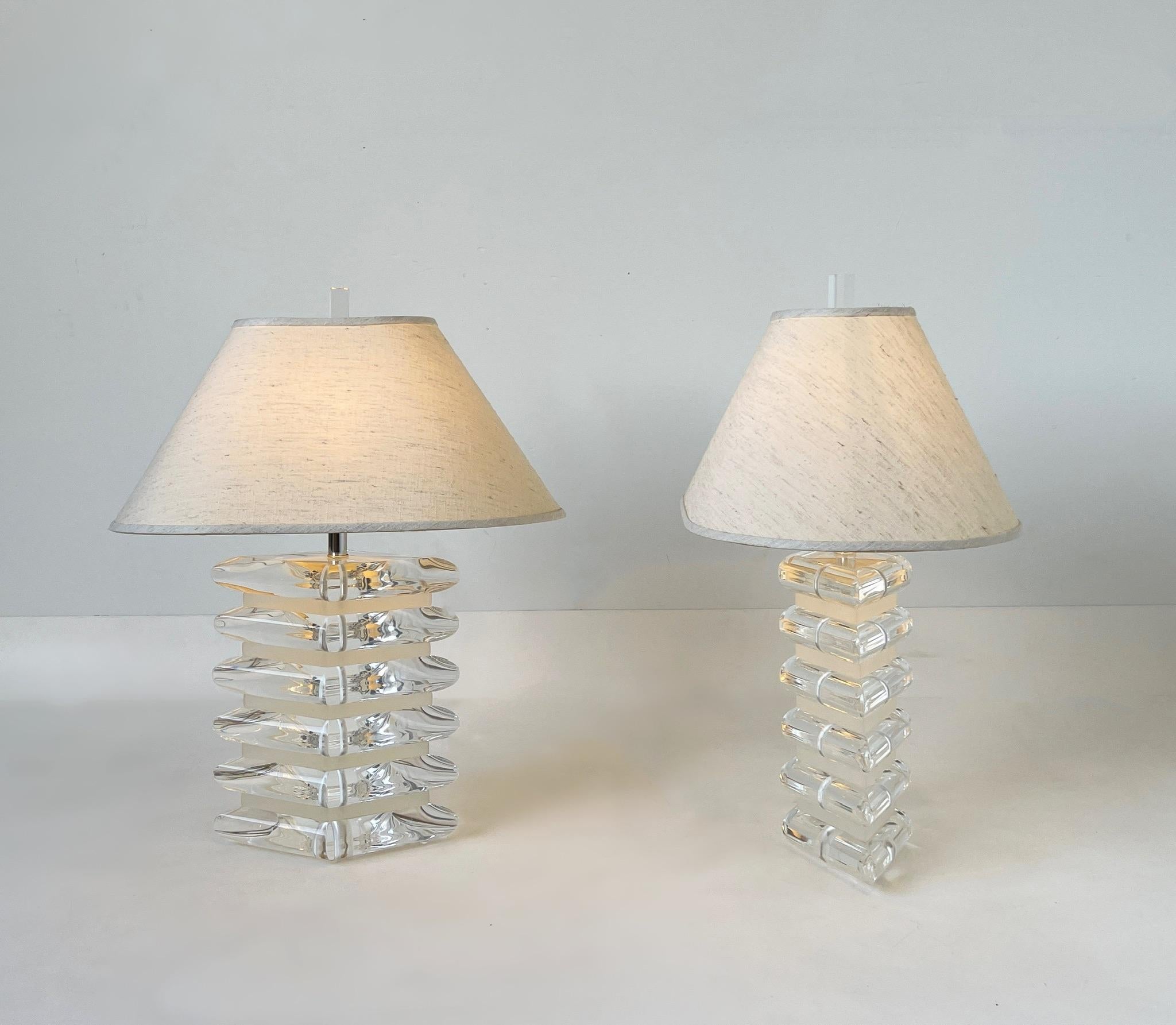 American Pair of Diamond Shape Lucite and Chrome Table Lamps For Sale
