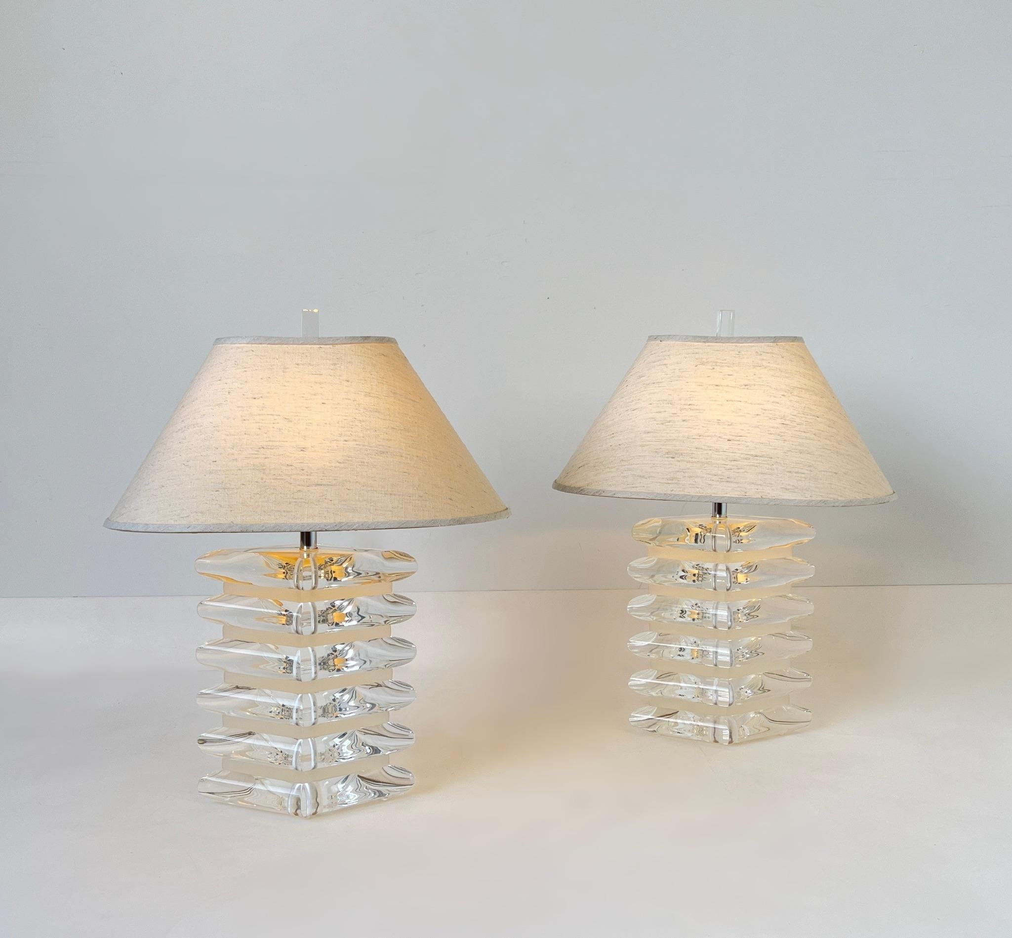 Pair of Diamond Shape Lucite and Chrome Table Lamps In Good Condition For Sale In Palm Springs, CA
