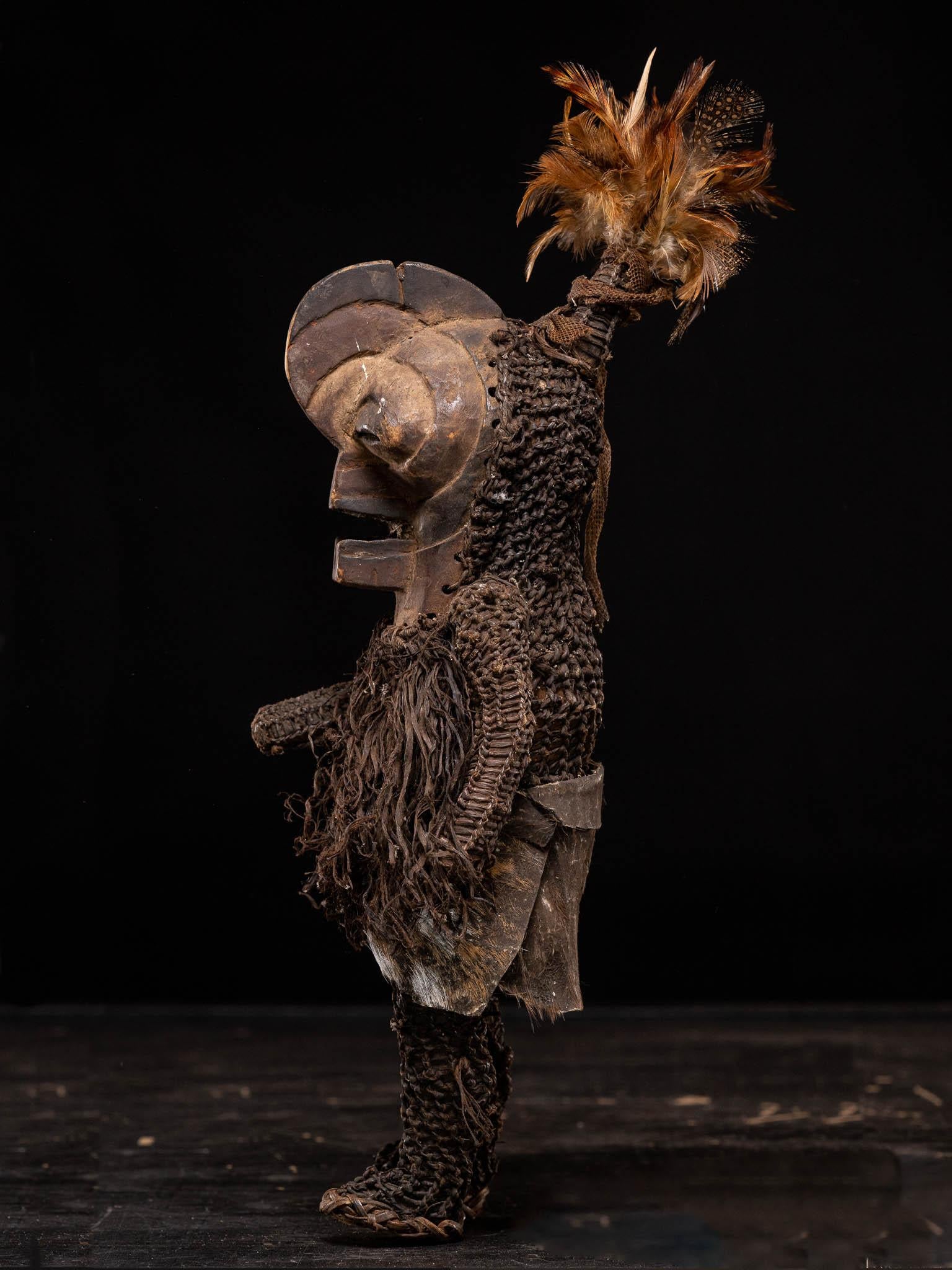 Paire de poupées dansant de manière didactique, peuple Songye du Congo en vente 3