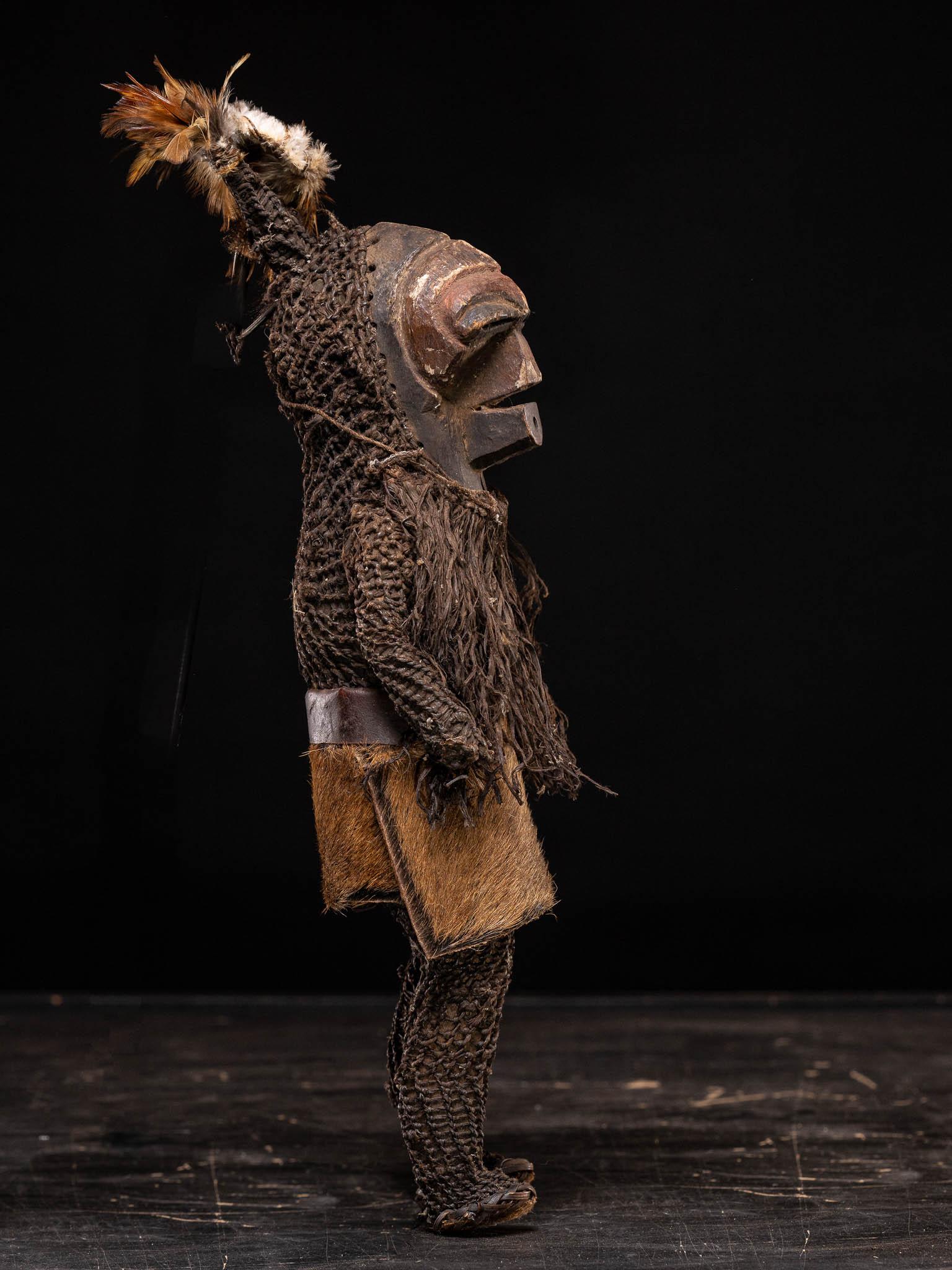 Bois Paire de poupées dansant de manière didactique, peuple Songye du Congo en vente