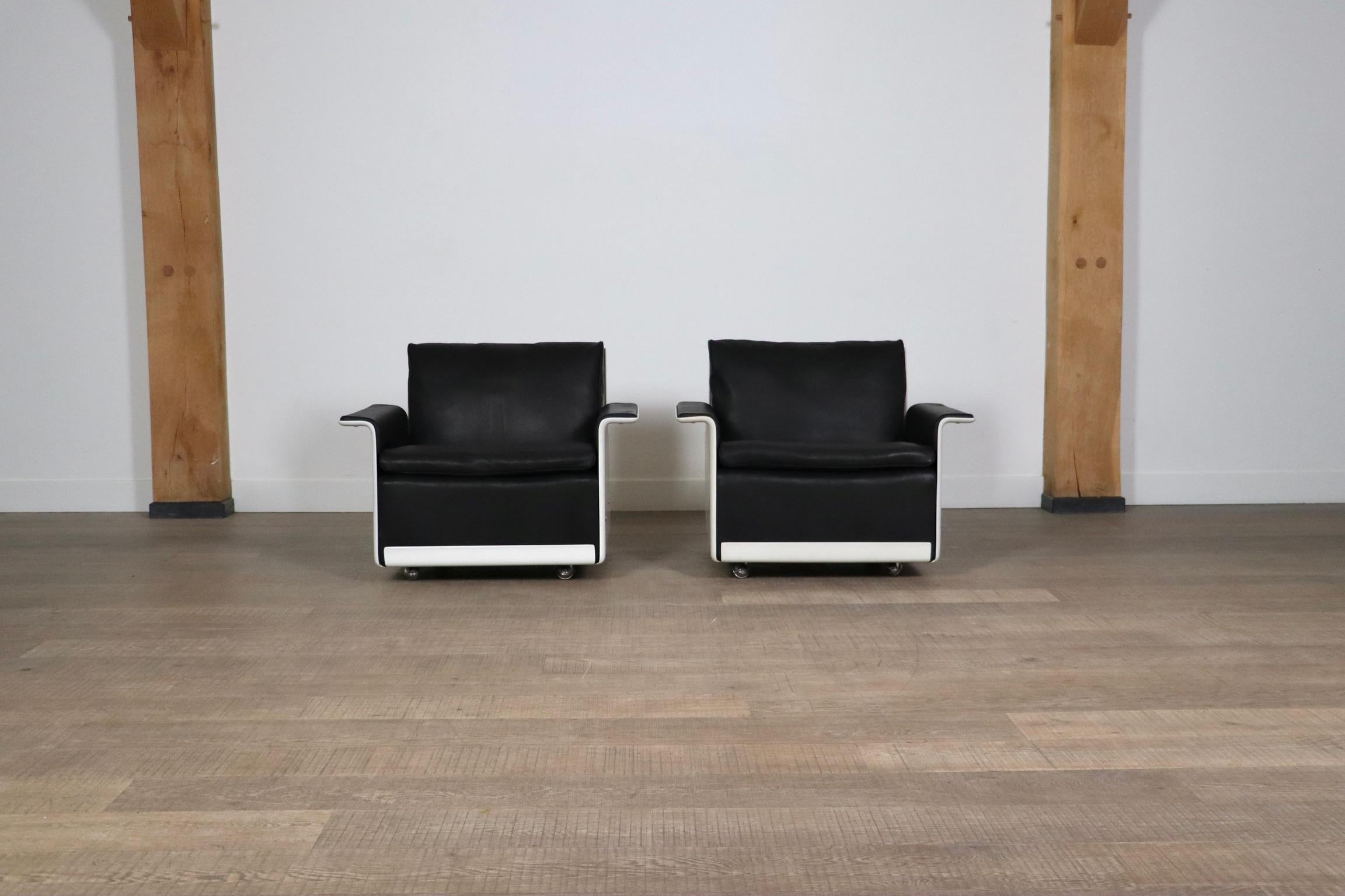 Paar Dieter Rams Modell 620 Sessel aus schwarzem Leder für Vitsoe, 1980er Jahre im Zustand „Gut“ in ABCOUDE, UT