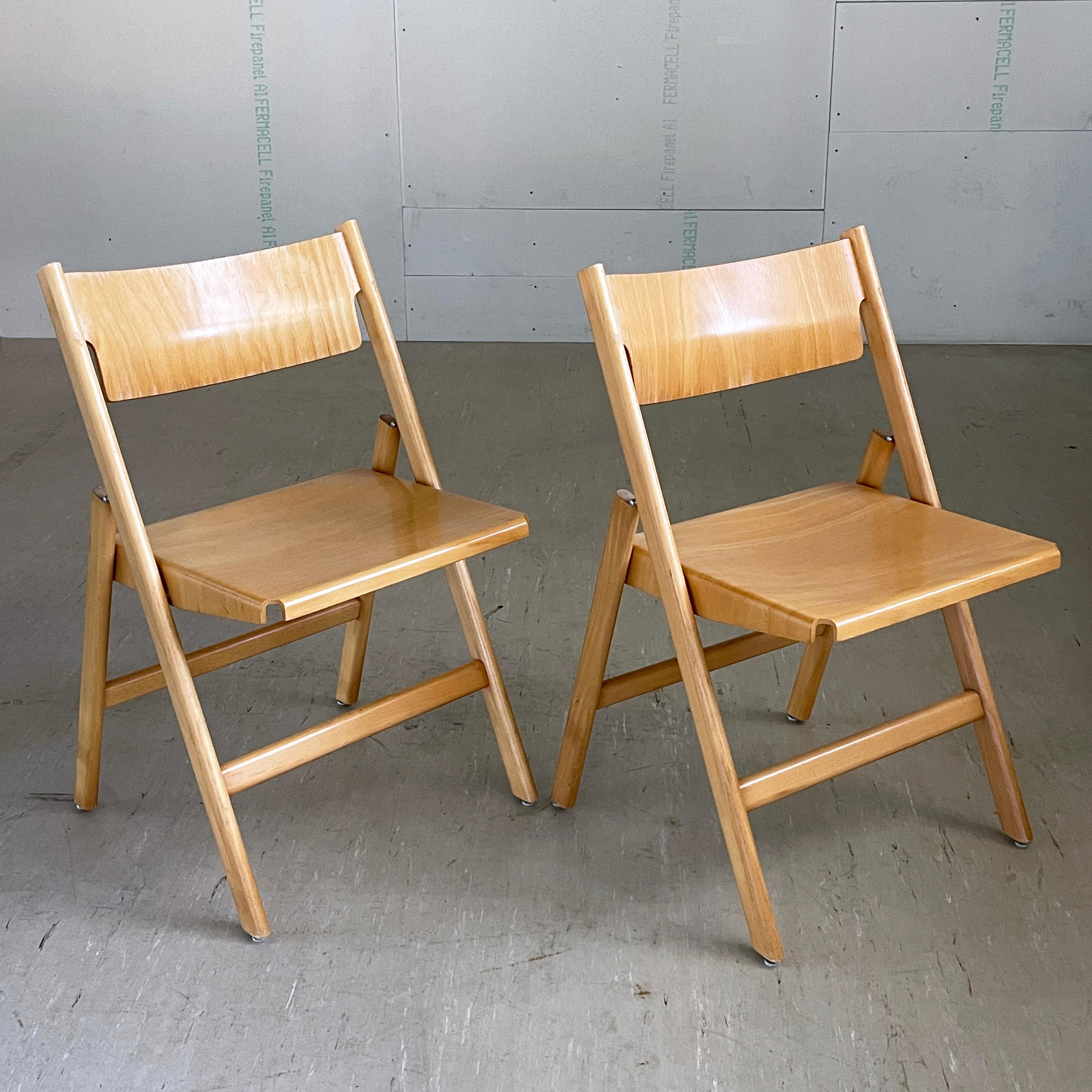 Pair of Dietiker & Co. Model 1901 FS Folding Chairs by Hans Eichenberger, 1966 In Good Condition For Sale In Bern, CH