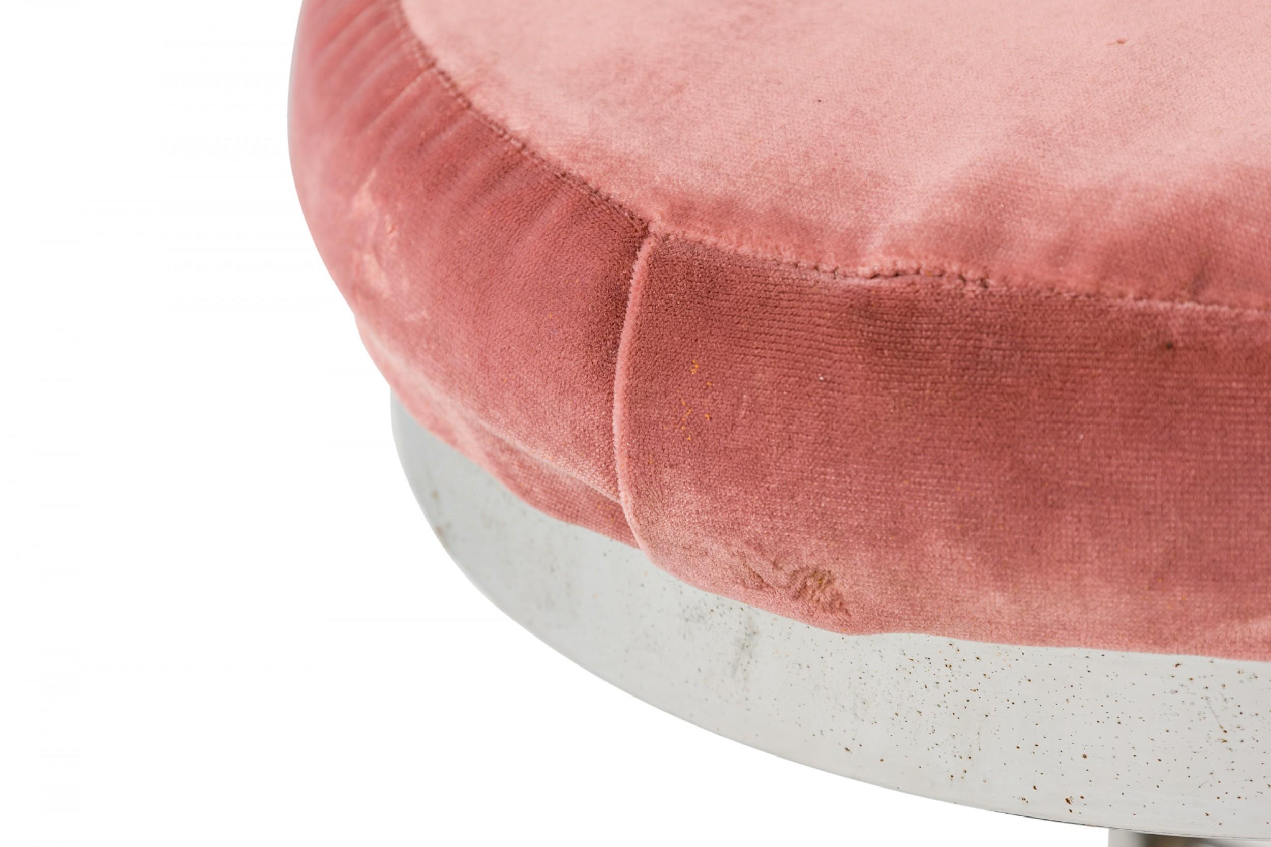 Freitragende Dillingham-Hocker „Horseshoe“ aus Rosen Velour, Dillingham, Paar (amerikanisch) im Angebot