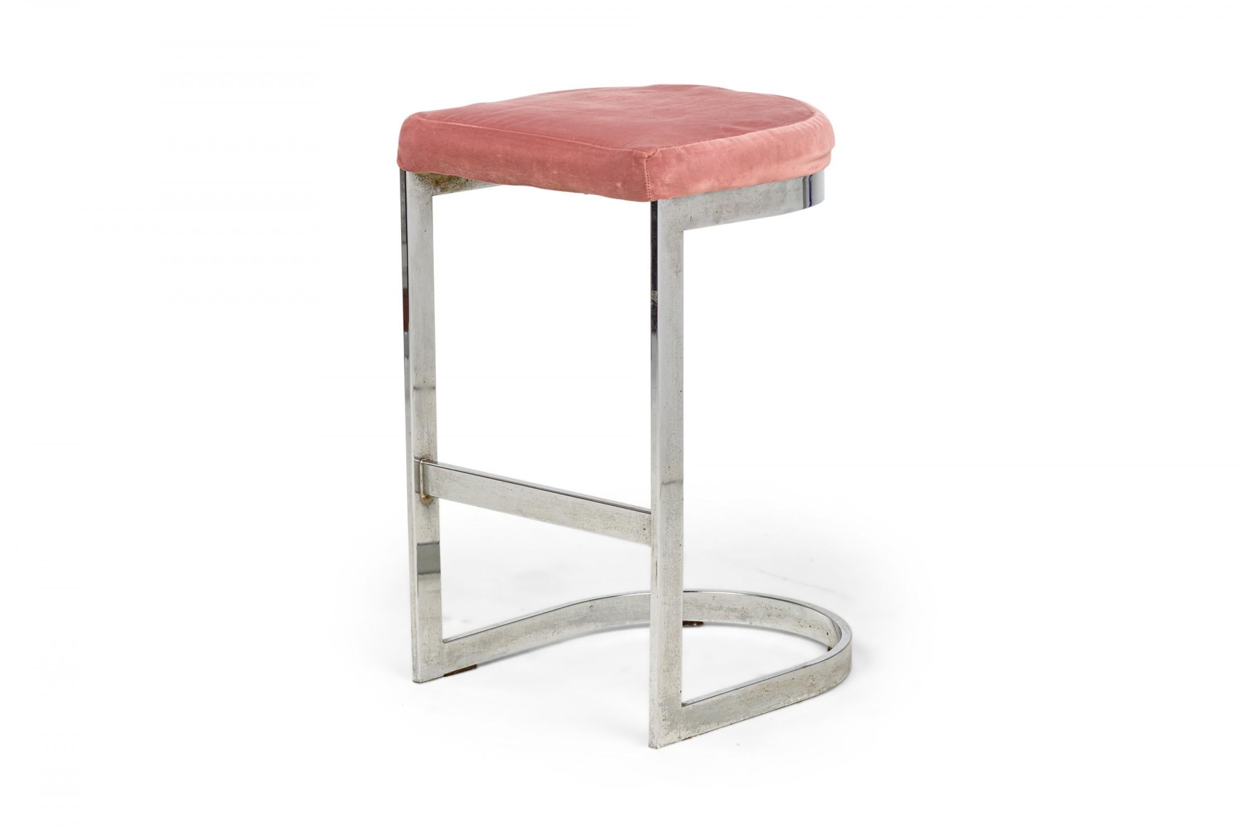 Freitragende Dillingham-Hocker „Horseshoe“ aus Rosen Velour, Dillingham, Paar im Zustand „Gut“ im Angebot in Queens, NY