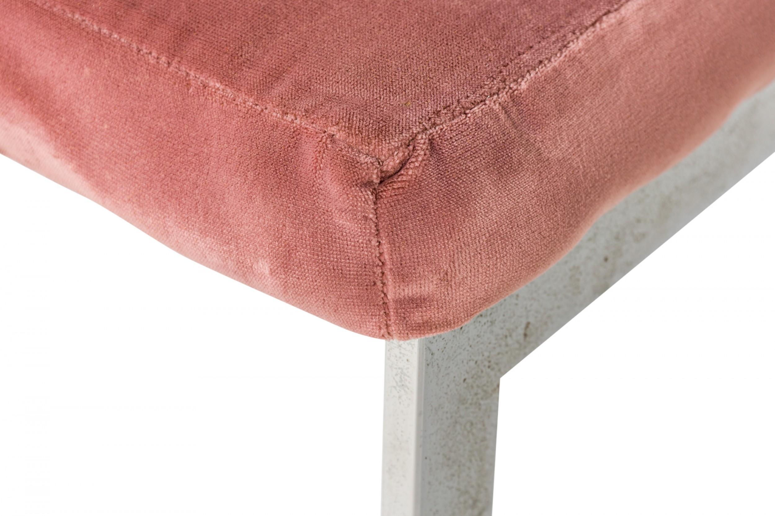 Freitragende Dillingham-Hocker „Horseshoe“ aus Rosen Velour, Dillingham, Paar (20. Jahrhundert) im Angebot