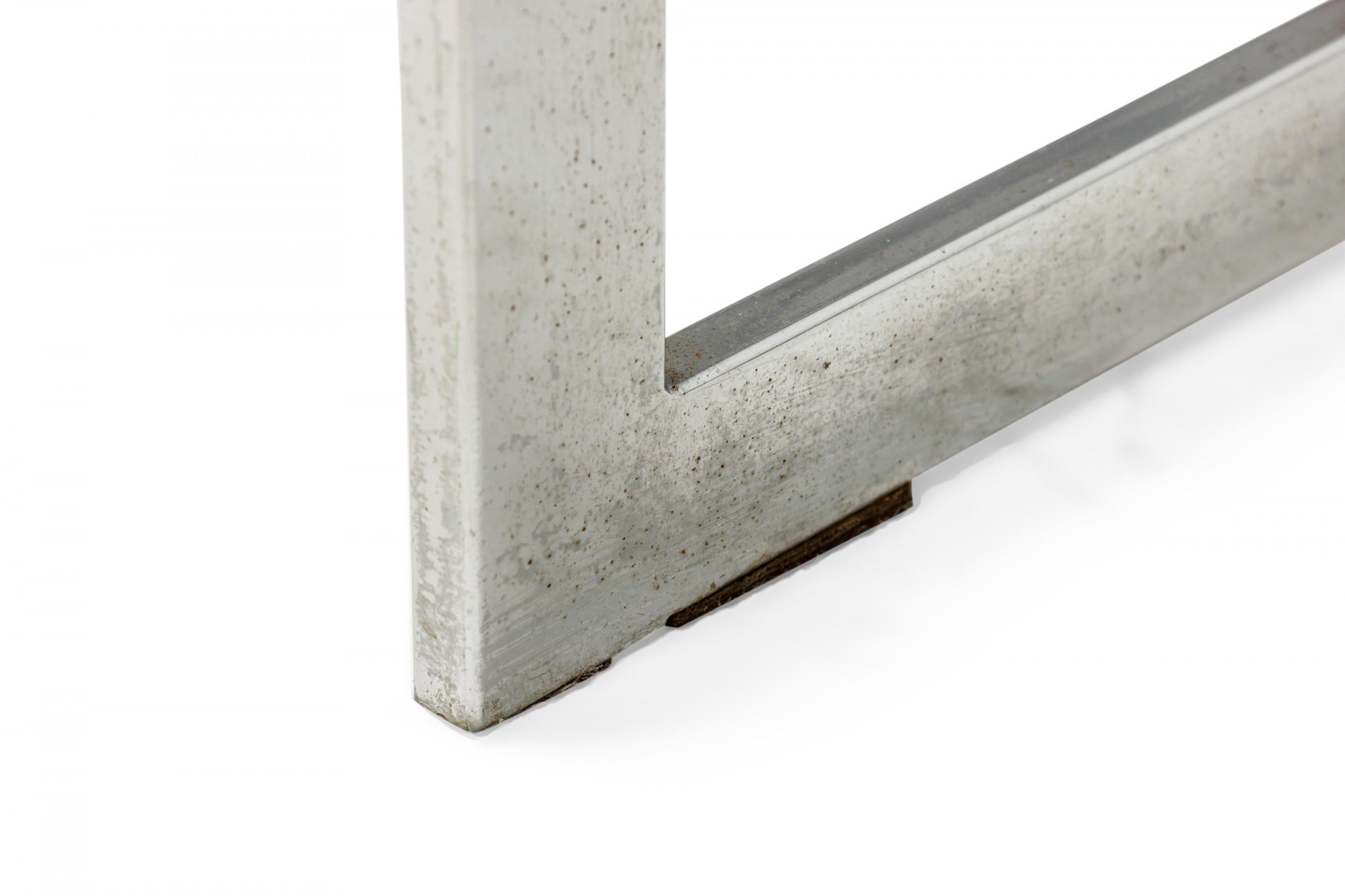 Freitragende Dillingham-Hocker „Horseshoe“ aus Rosen Velour, Dillingham, Paar im Angebot 1