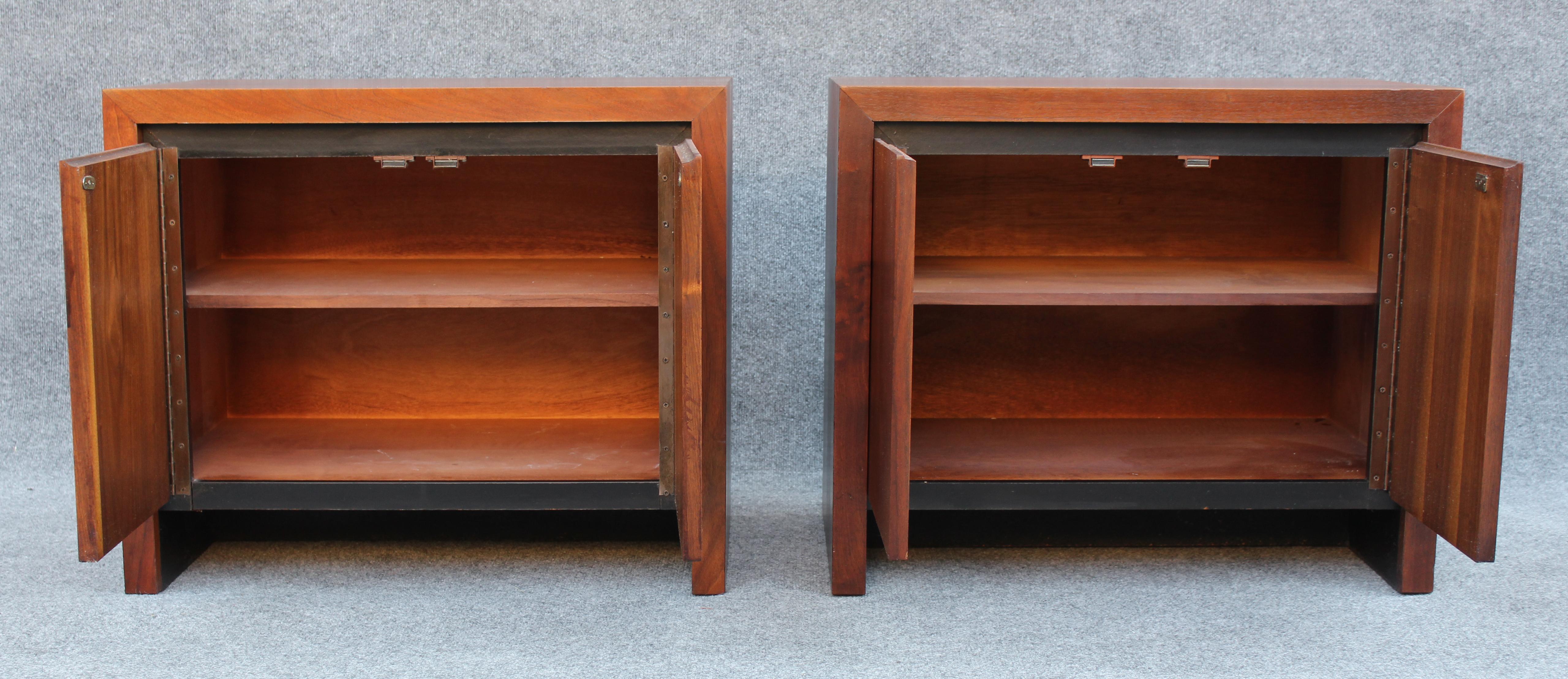 Pair of Dillingham Nightstands or End Tables in Bookmatched Walnut For Sale 4