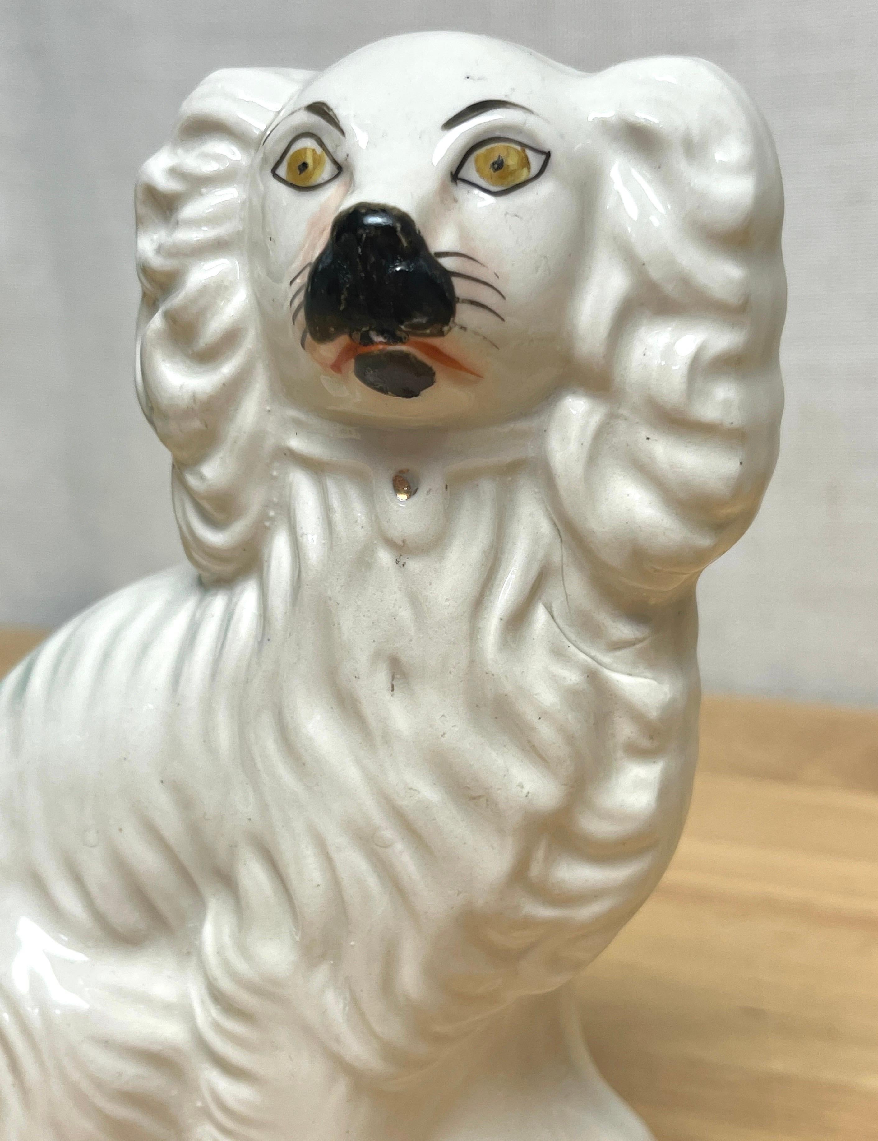 Pair of Diminutive Antique Staffordshire Black & White Seated Spaniels, C. 1860s In Good Condition For Sale In West Palm Beach, FL