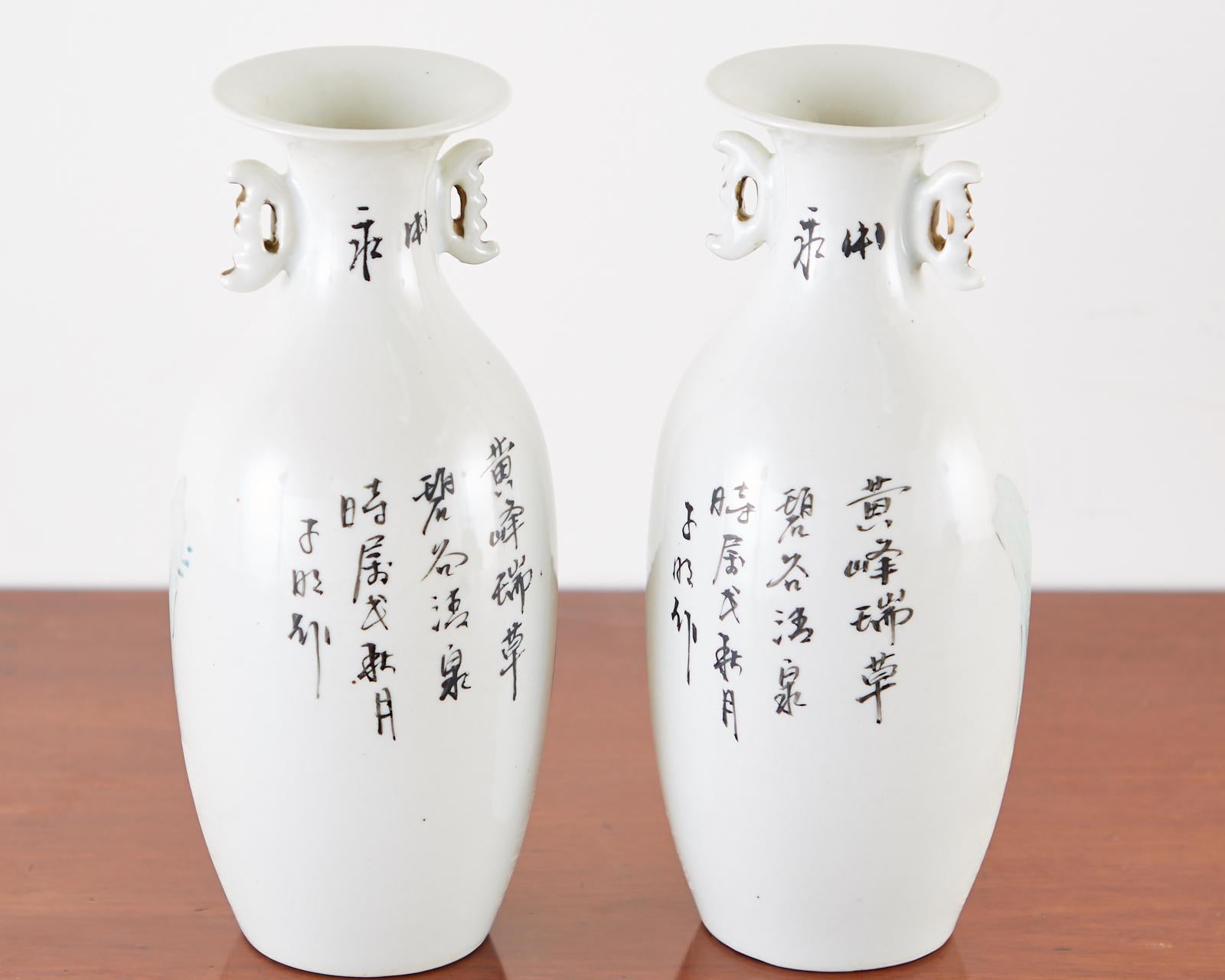 Paar zierliche Fencai-Vasen aus chinesischem Porzellan im Zustand „Gut“ im Angebot in Rio Vista, CA