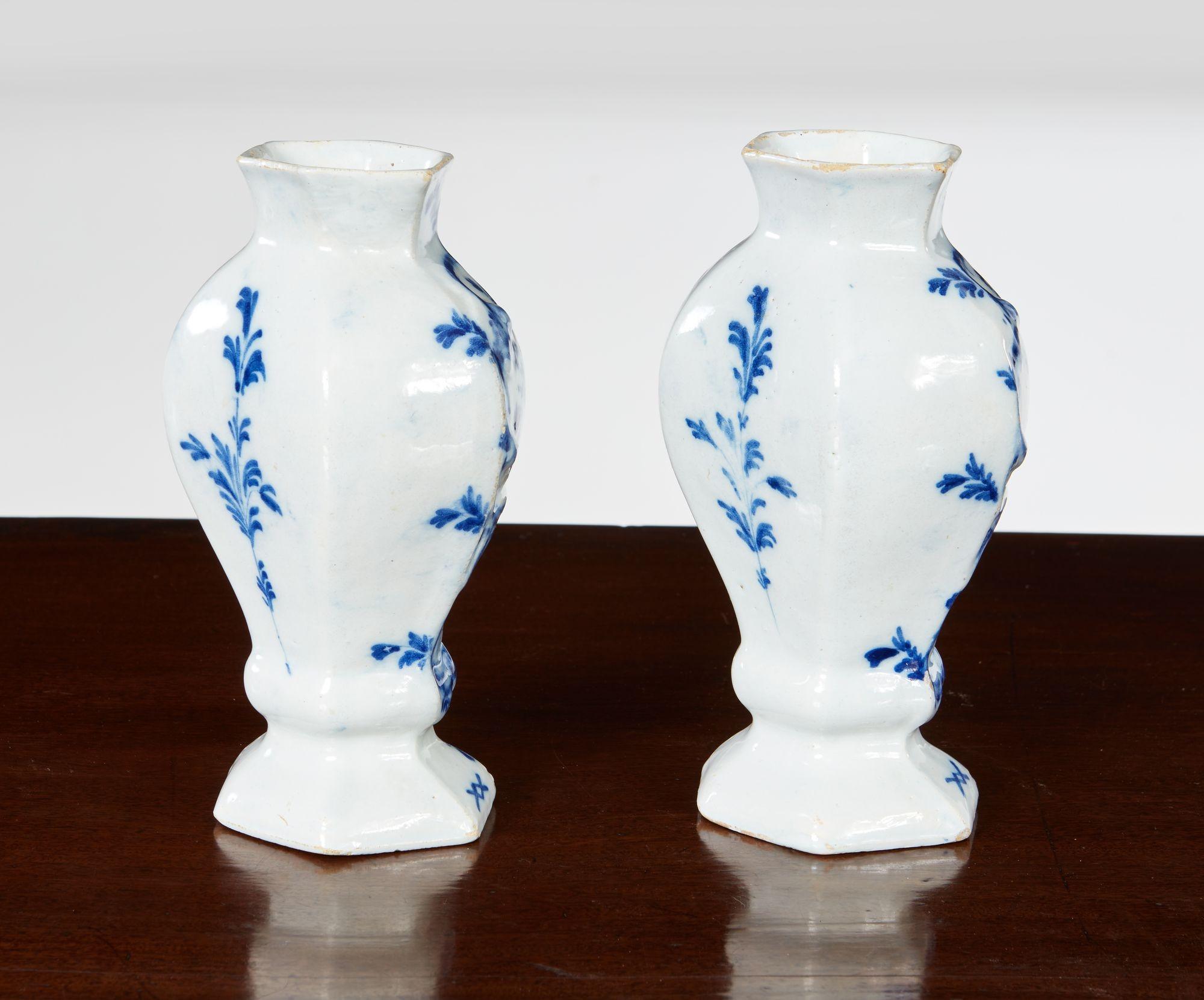 Coppia di piccoli vasi di Delft in vendita 4