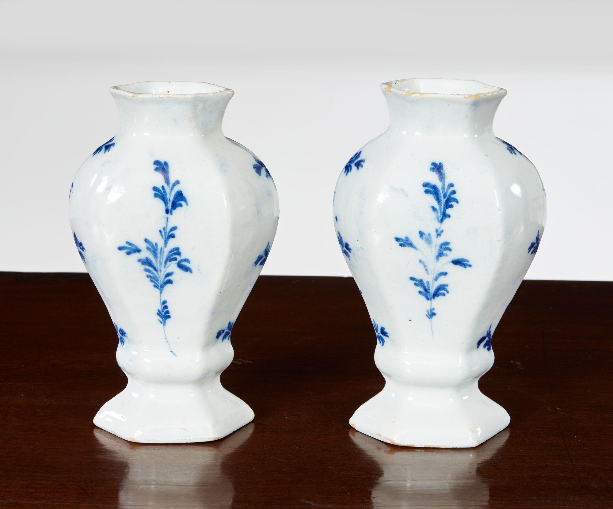 Coppia di piccoli vasi di Delft in vendita 5