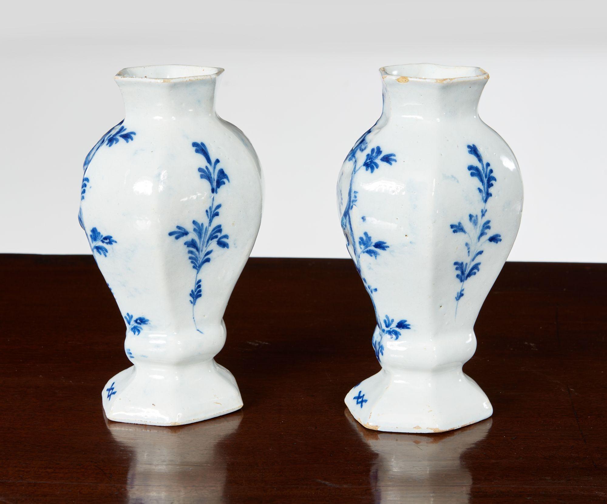 Coppia di piccoli vasi di Delft in vendita 6