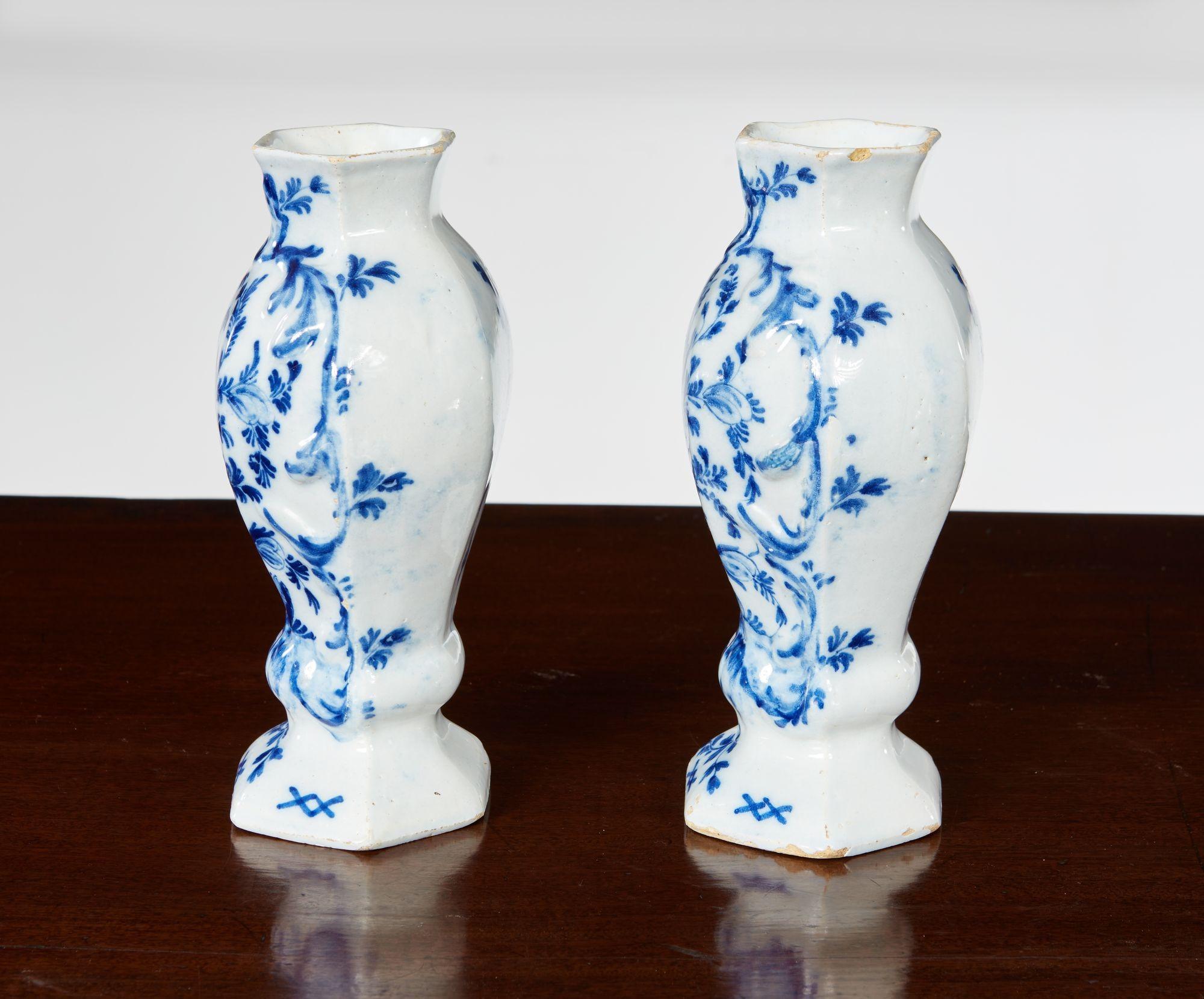 Coppia di piccoli vasi di Delft in vendita 7