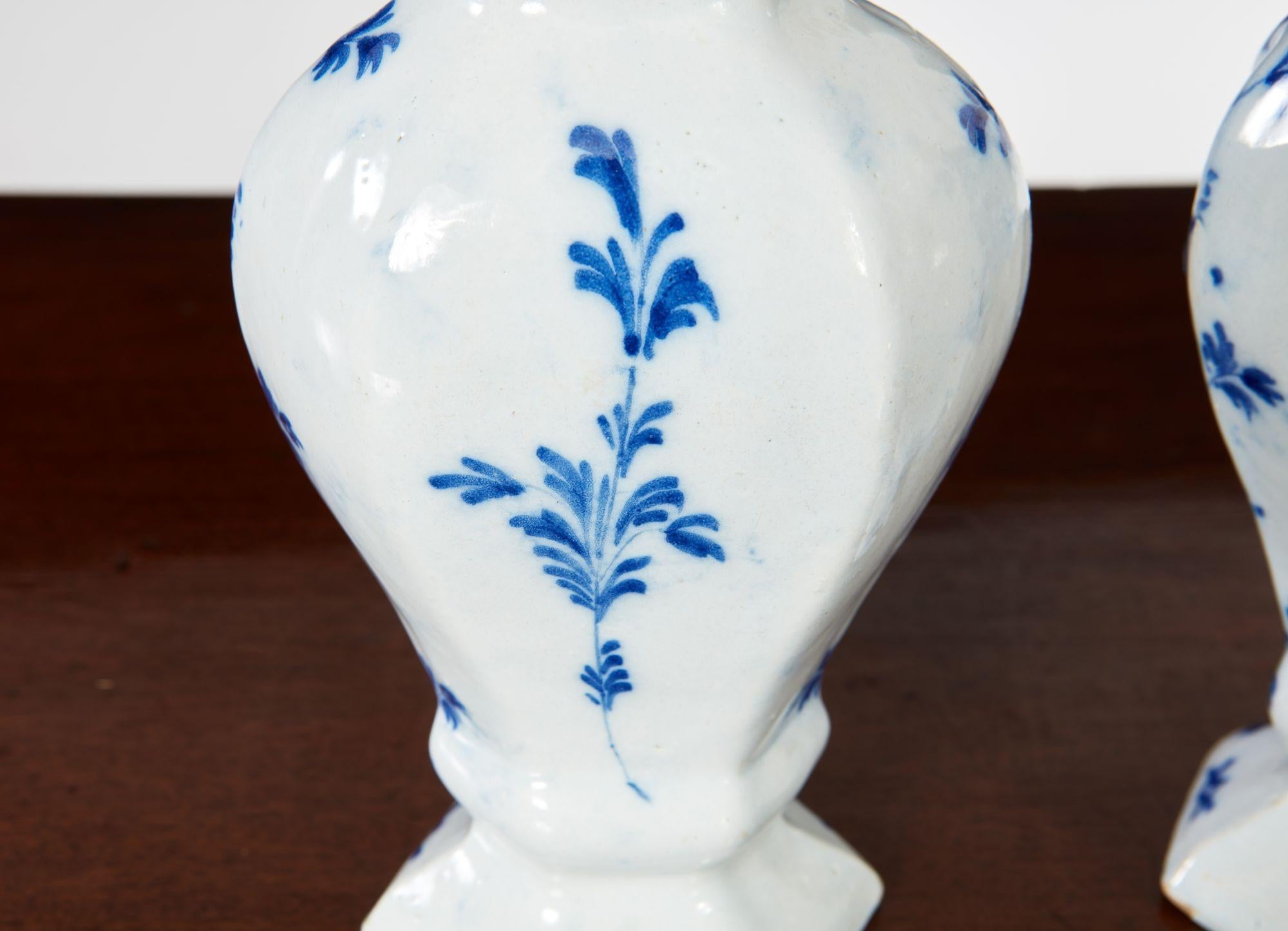 Coppia di piccoli vasi di Delft in vendita 8