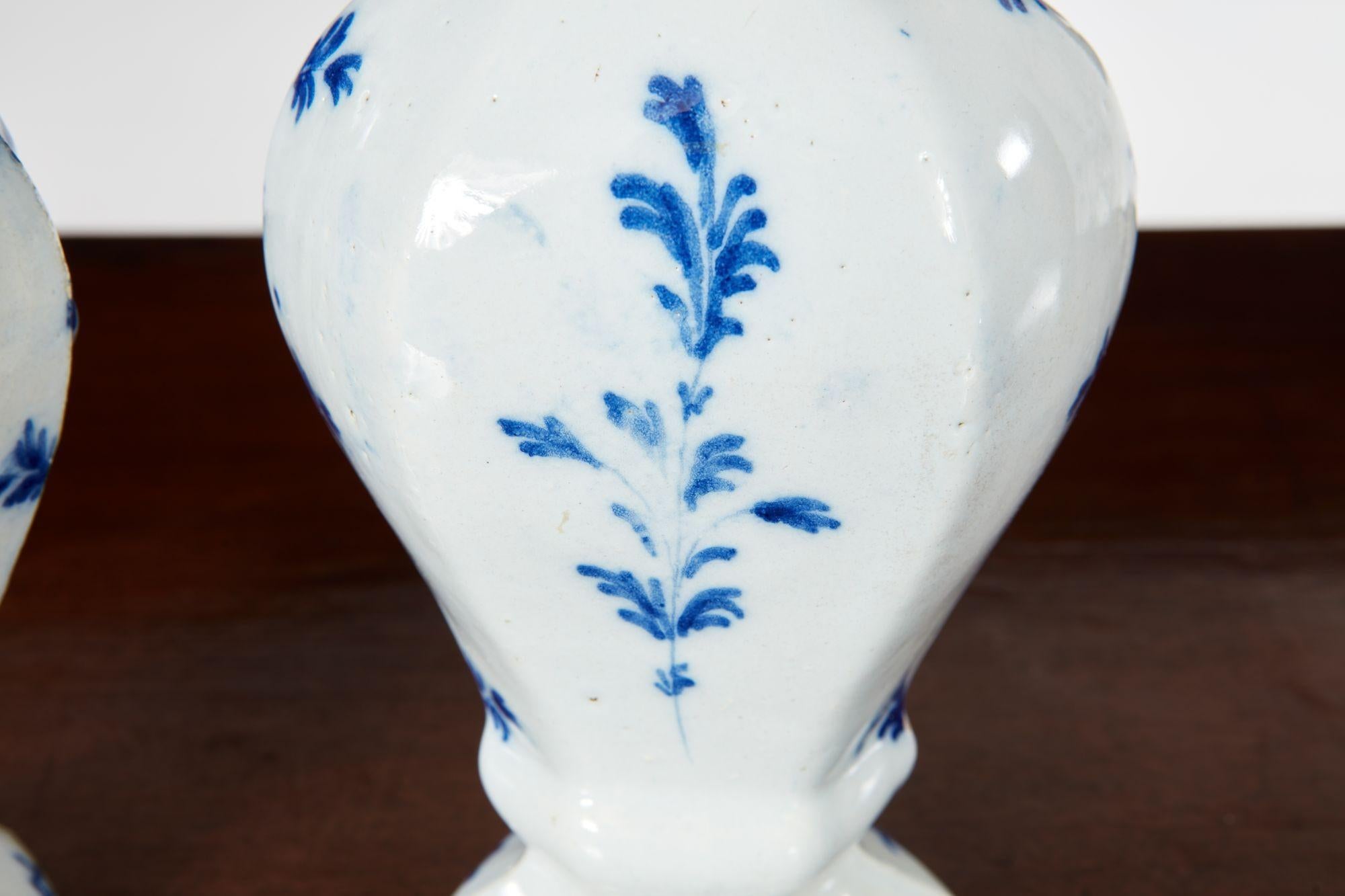 Coppia di piccoli vasi di Delft in vendita 9
