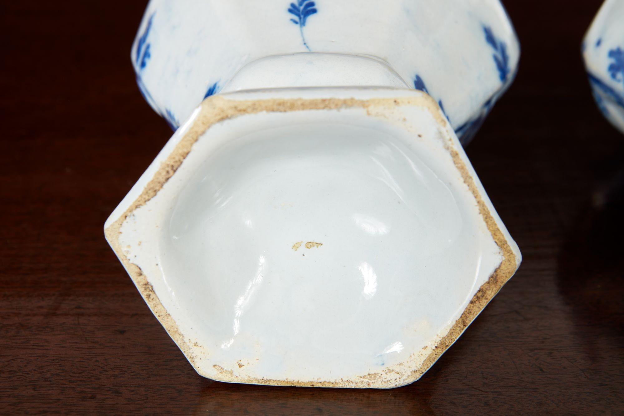 Coppia di piccoli vasi di Delft in vendita 12