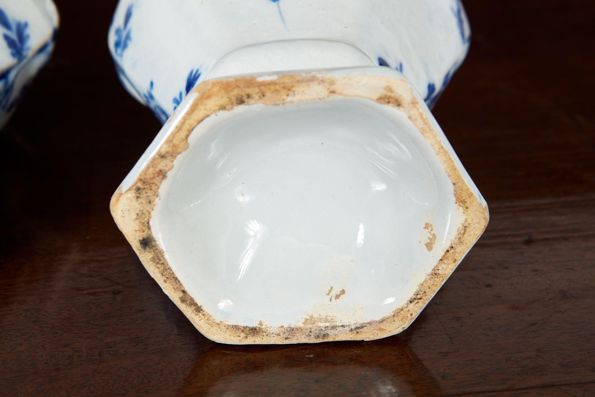 Coppia di piccoli vasi di Delft in vendita 13
