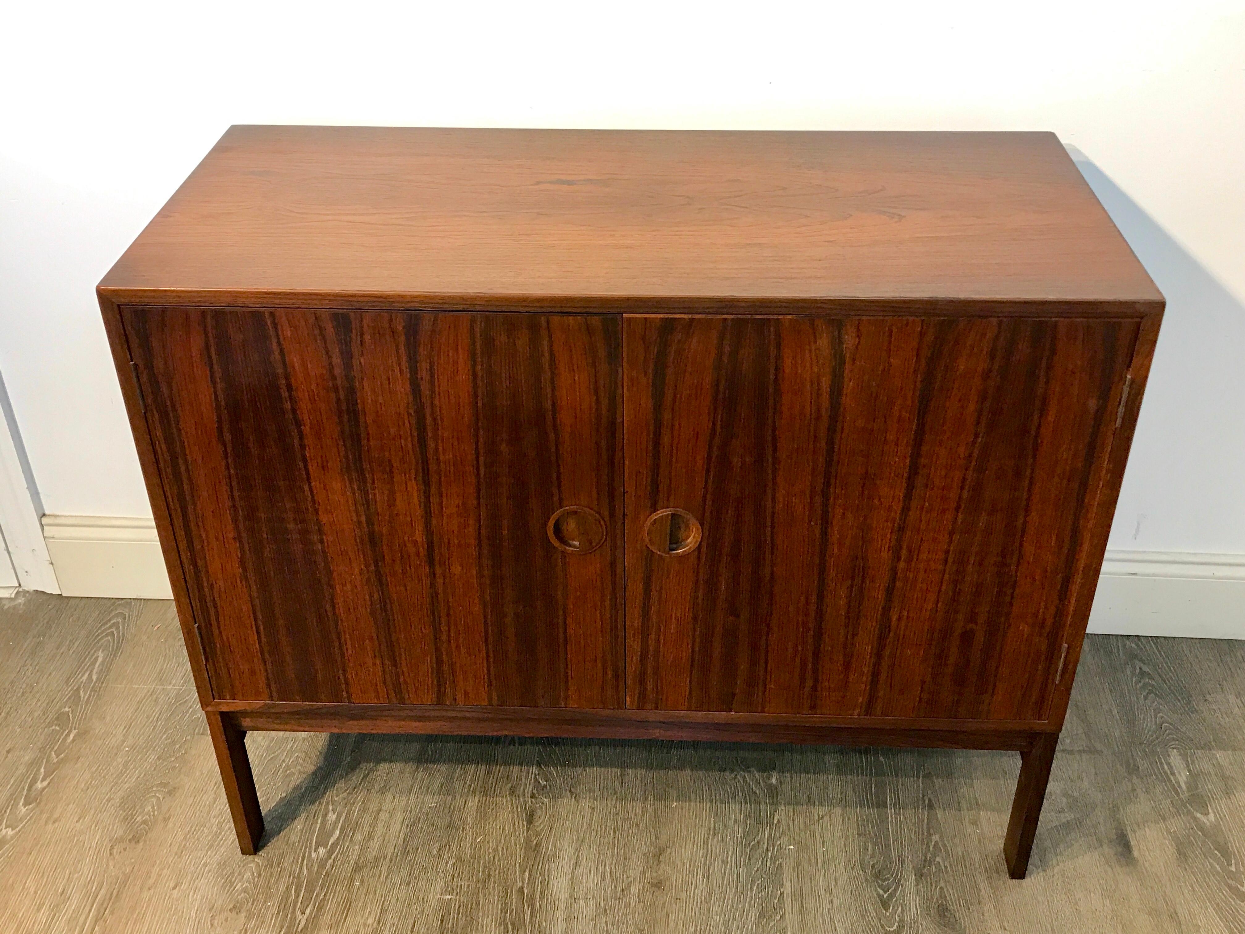 Pair of Diminutive Rosewood Credenza by Ib Kofod-Larsen for Faarup Møbelfabrik In Good Condition In West Palm Beach, FL