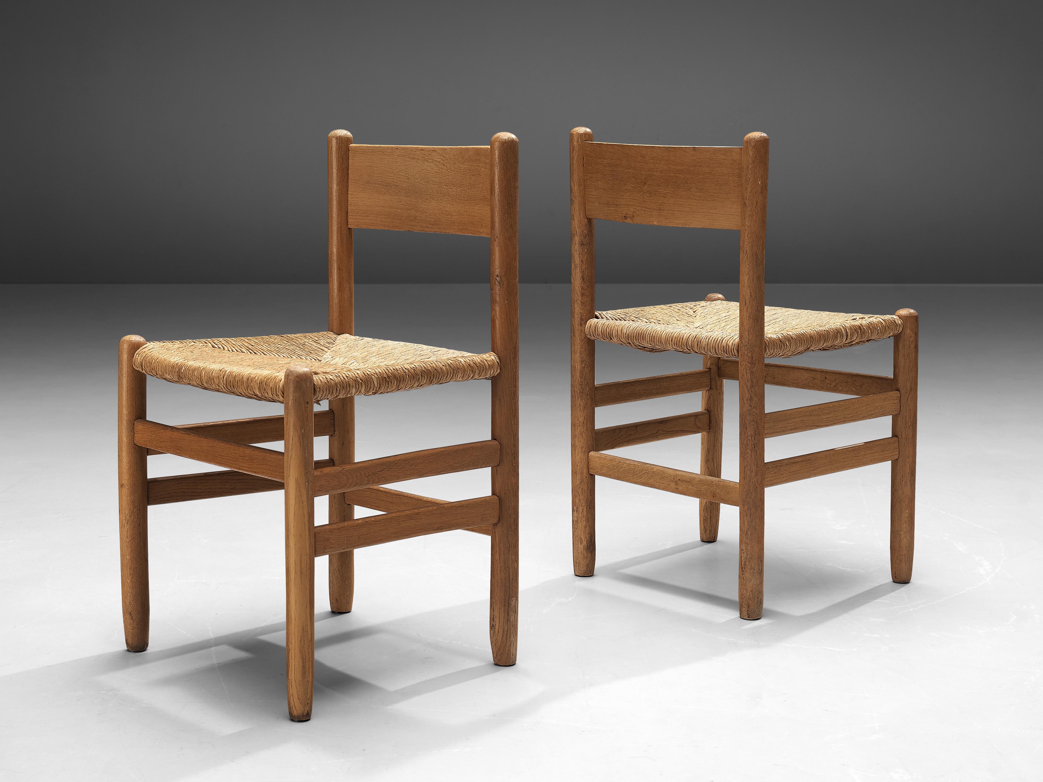 Pair of dining chairs, oak, rush, Europe, 1960s

Dining chairs with a natural look. These chairs convince through their almost monochrome design. The combination of blond oak and rush seats in the same color tone, create a pleasing chair.
