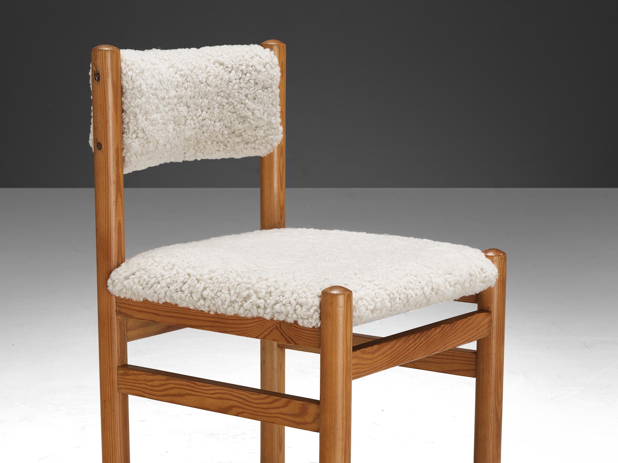Pair of Dining Chairs in Pine and Sheepskin 4