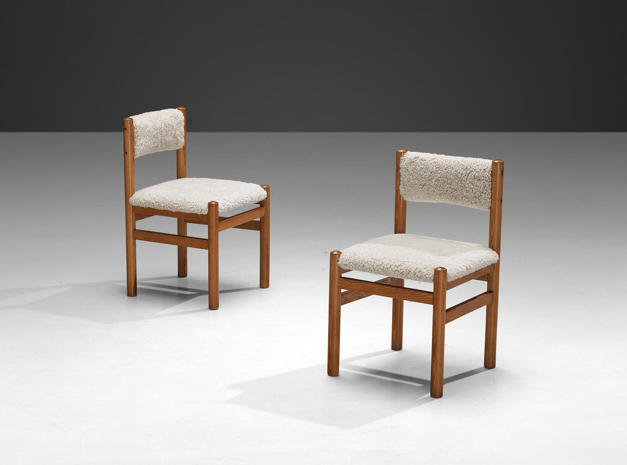 Pair of dining chairs, pine, reupholstered in sheepskin, Czech Republic, 1950s

Pine dining chairs featuring light colored sheepskin seats. This particular model is manufactured without armrests. The elegant designed open shape of the frame in