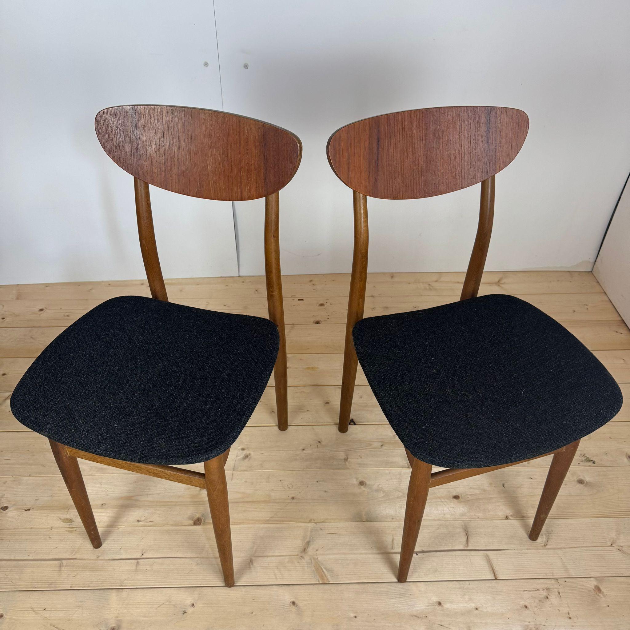 Pareja de sillas de comedor, teca y tela gris en Bueno estado para la venta en Torino, IT