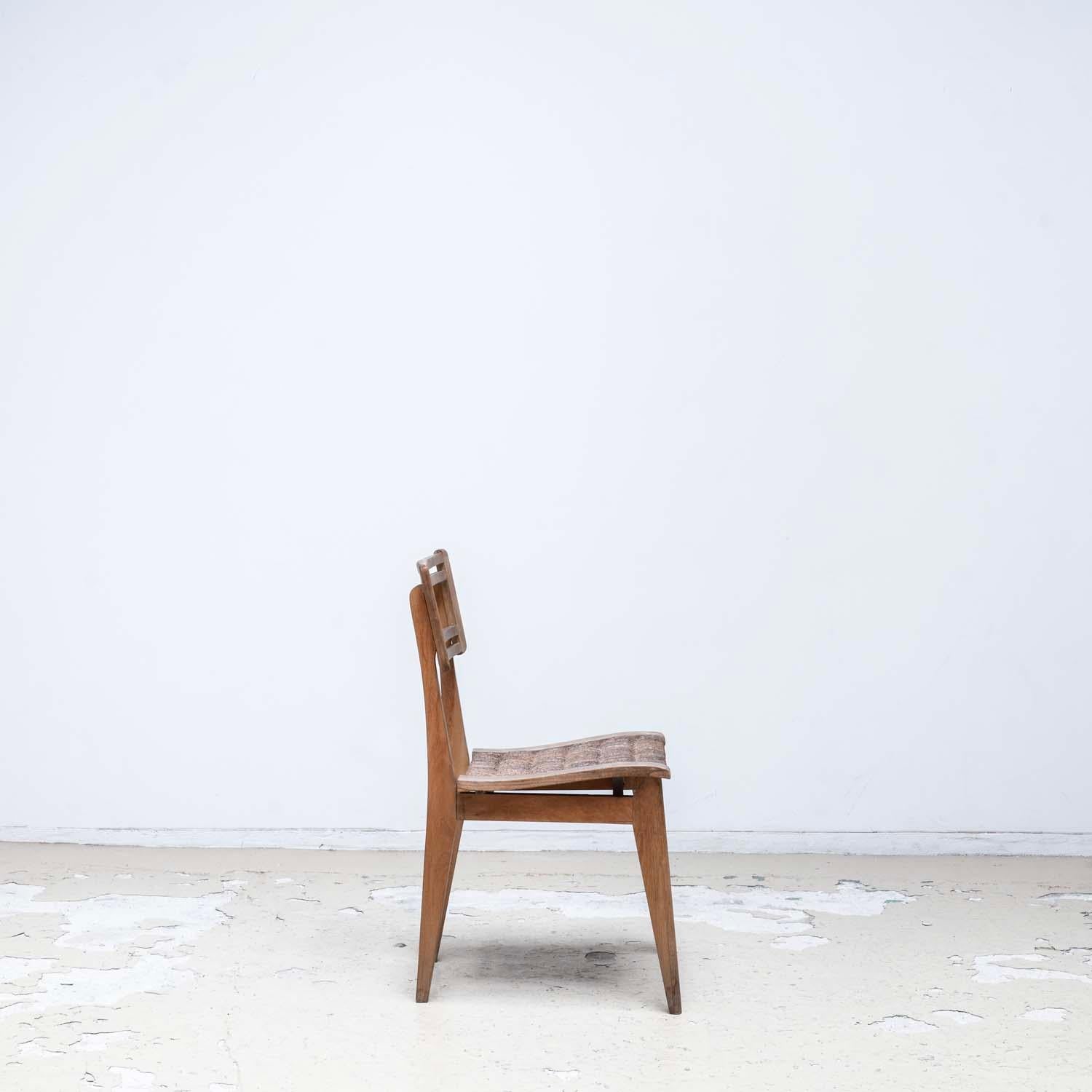 Milieu du XXe siècle Paire de chaises de salle à manger en jonc par Pierre Cruège - style Roger Landault