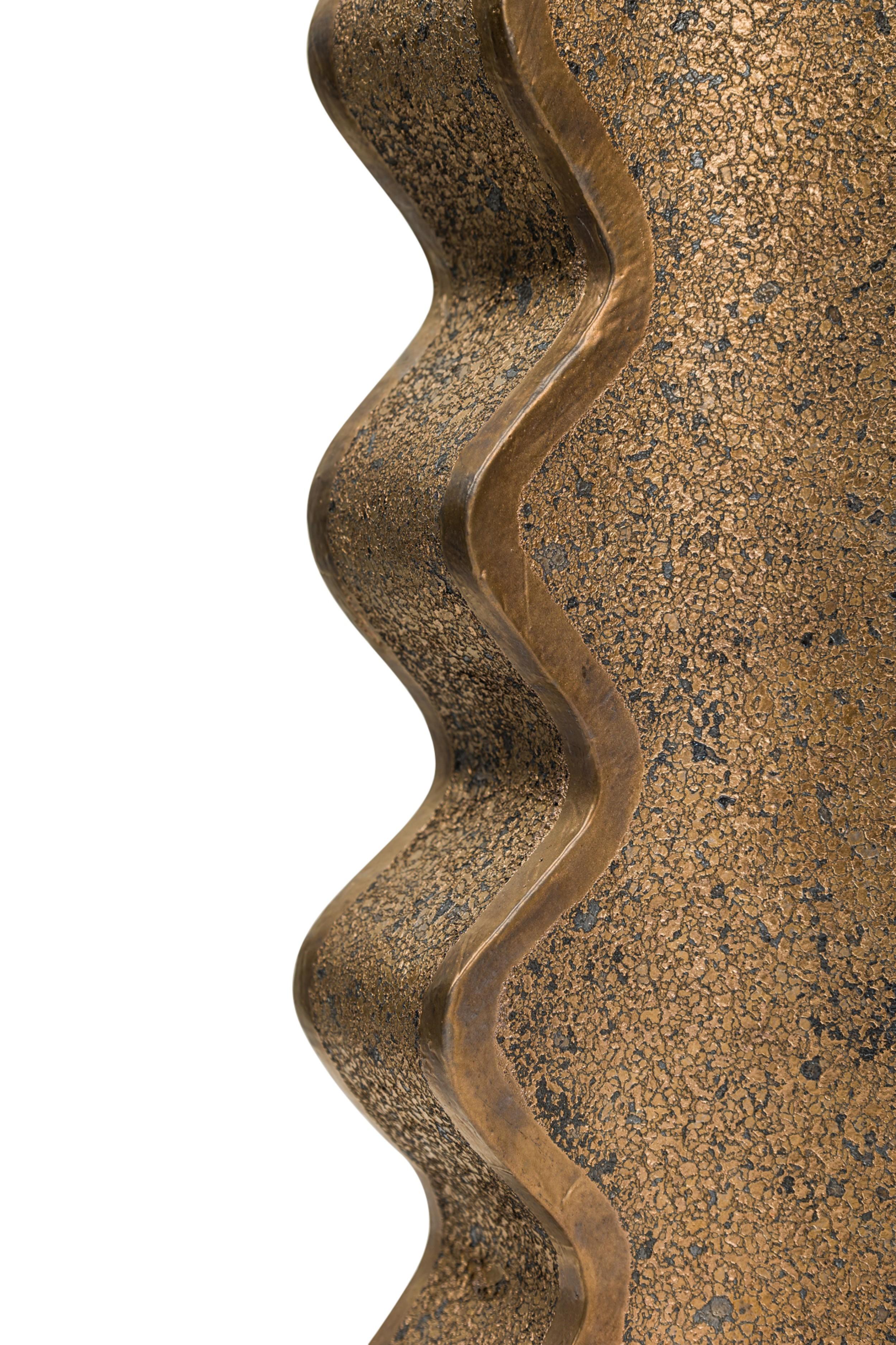 Paire de lampes DiPasquale, fabriquées à la main, à 6 côtés, émaillées de bronze texturé en vente 2