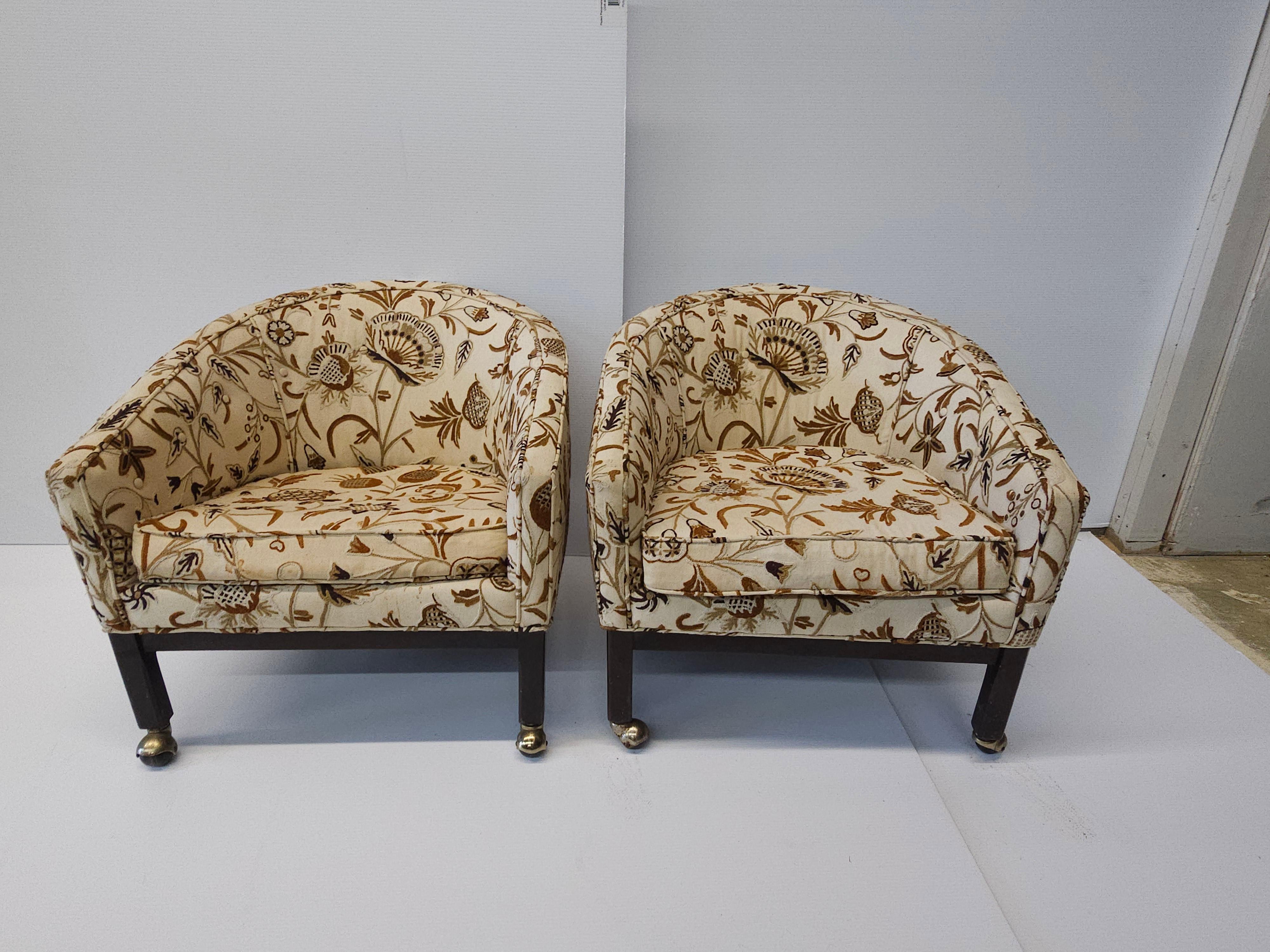 Paire de chaises longues directionnelles en feutre de coton à points d'aiguille pétrifiés Bon état - En vente à Germantown, MD