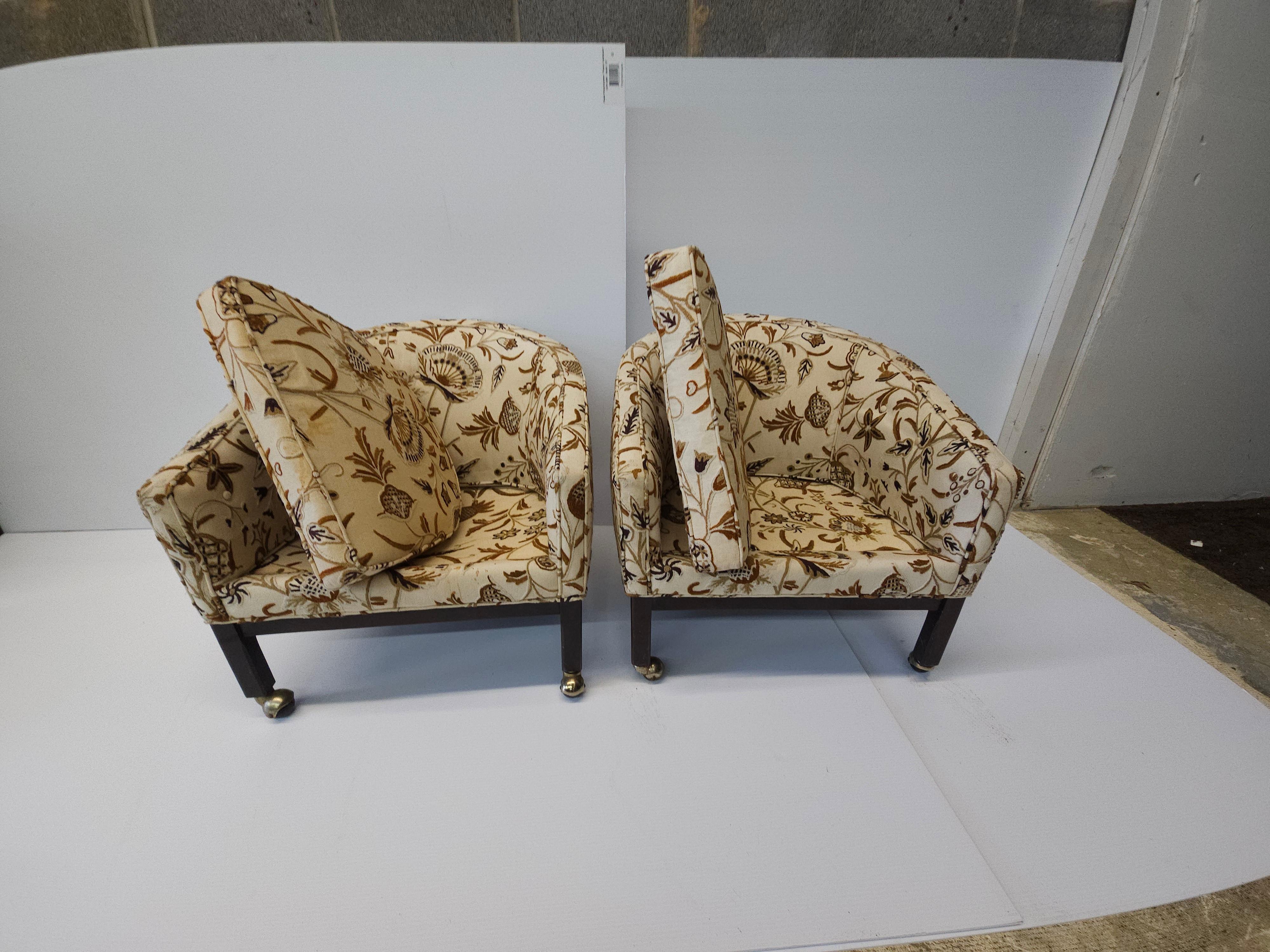 20ième siècle Paire de chaises longues directionnelles en feutre de coton à points d'aiguille pétrifiés en vente