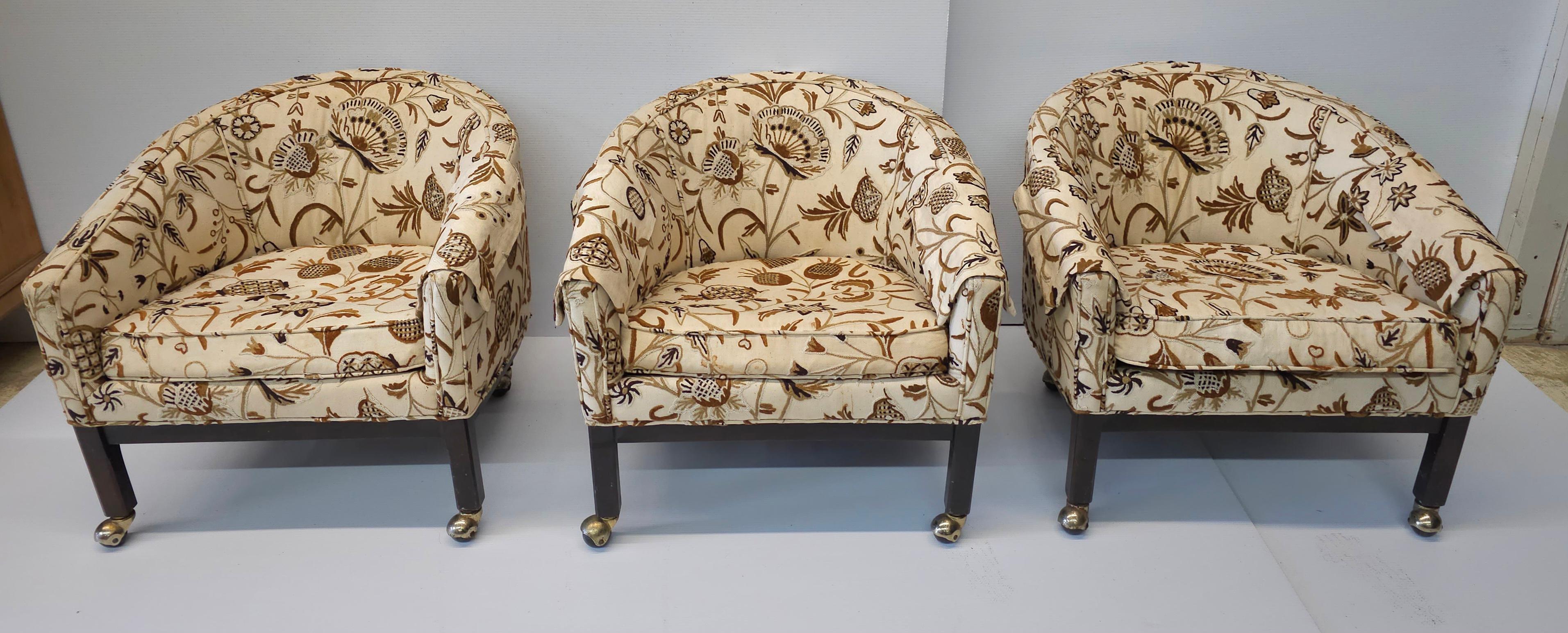 Paire de chaises longues directionnelles en feutre de coton à points d'aiguille pétrifiés en vente 1