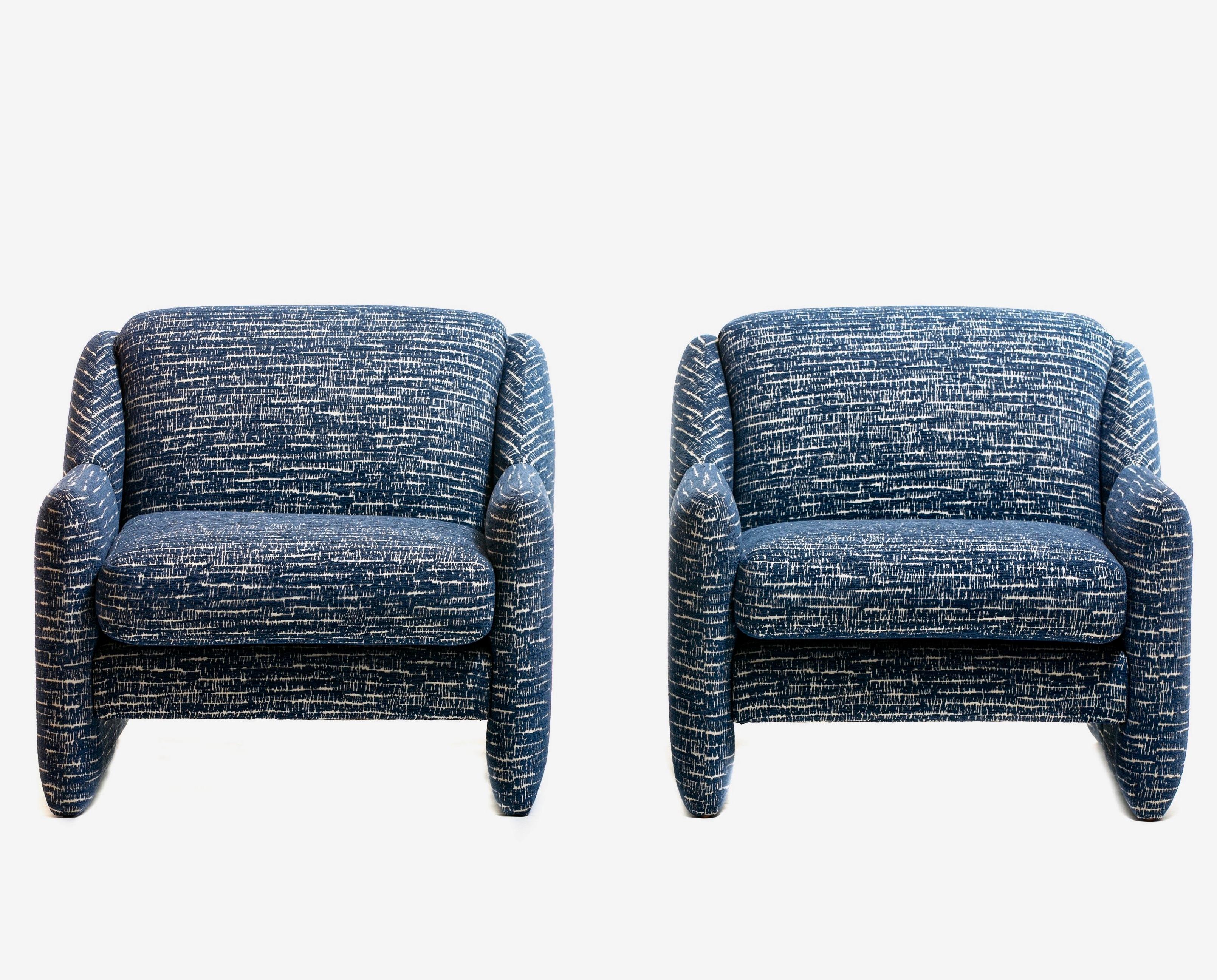 Pair of Directional Sculptural Lounge Chairs in Blue & White Knoll Fabric  In Good Condition In Saint Louis, MO