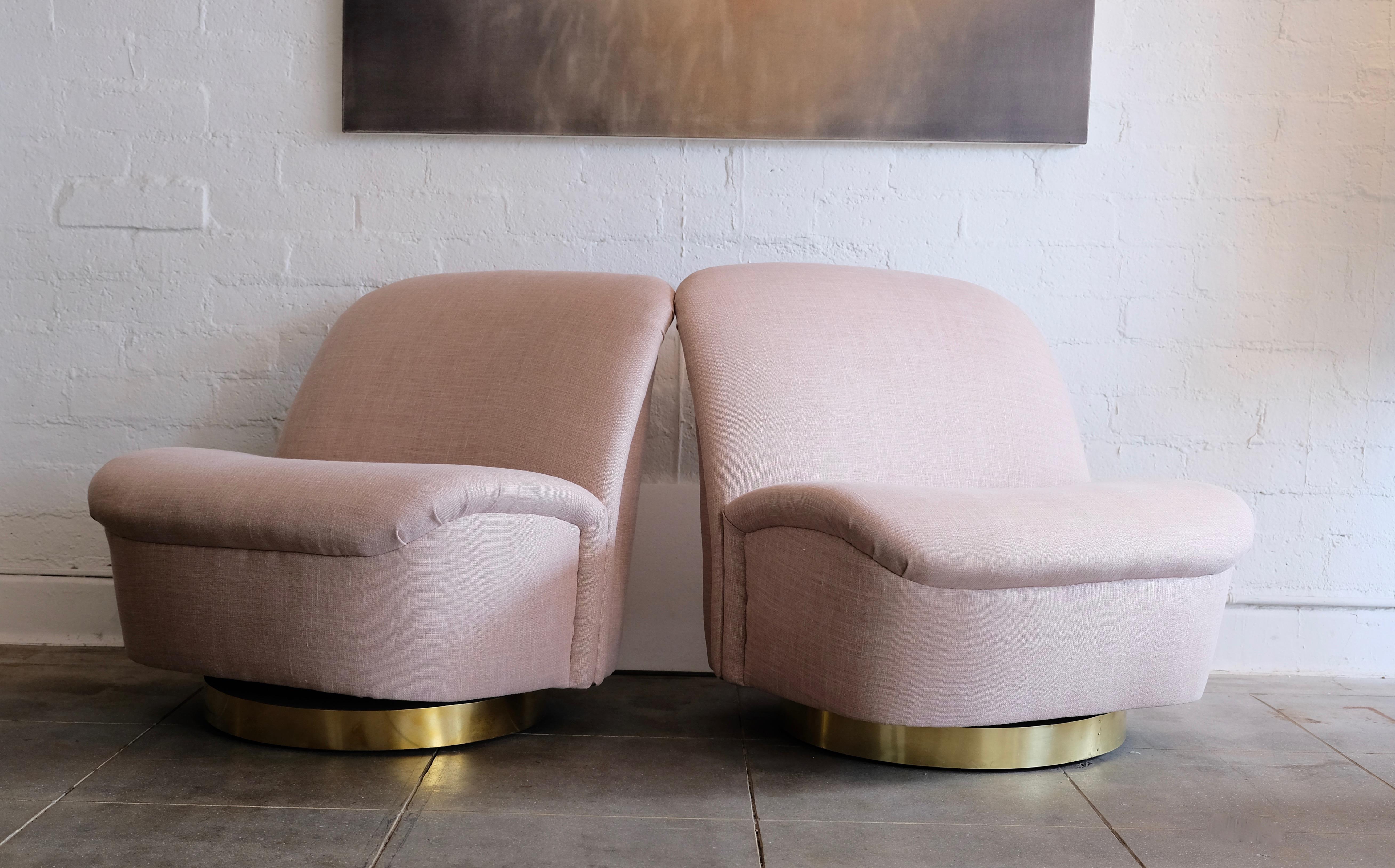 20th Century Pair of Directional Swivel Lounge Chairs in Pink with Brass Base