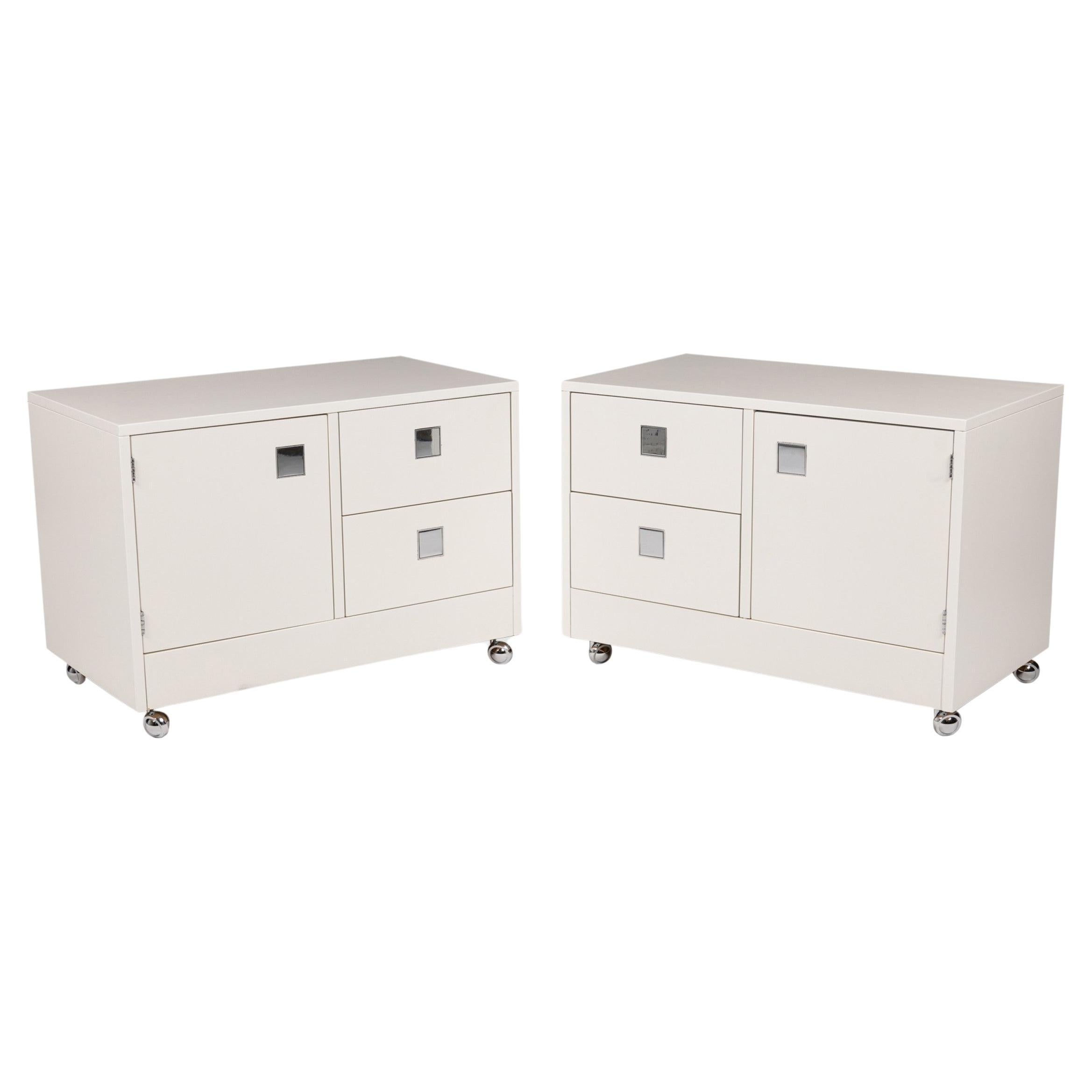 Pair of Directional White Laminate and Chrome Bedside Tables / Commodes For Sale