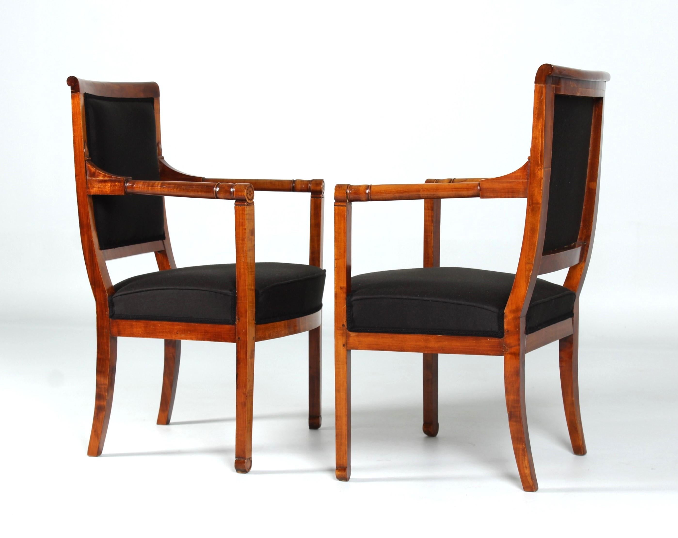 Paar Directoire-Sessel, Kirsche, Frankreich um 1800 (19. Jahrhundert) im Angebot