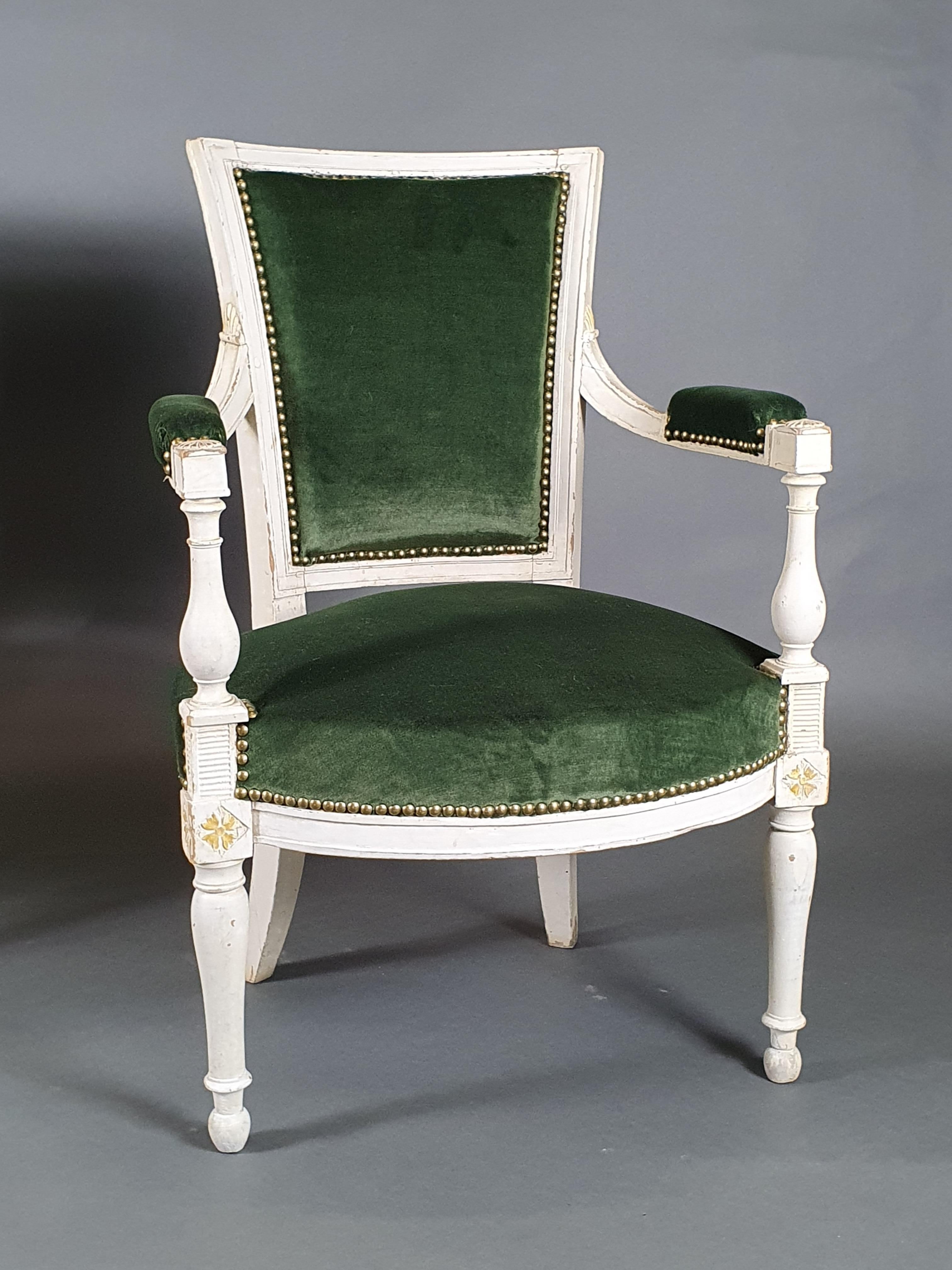 Beautiful pair of Directore armchairs in lacquered wood bench, trapezoidal backrest and jacob style legs, Seats covered with a beautiful bottle green velvet of very good quality (the fabric is new, it has just been changed by our