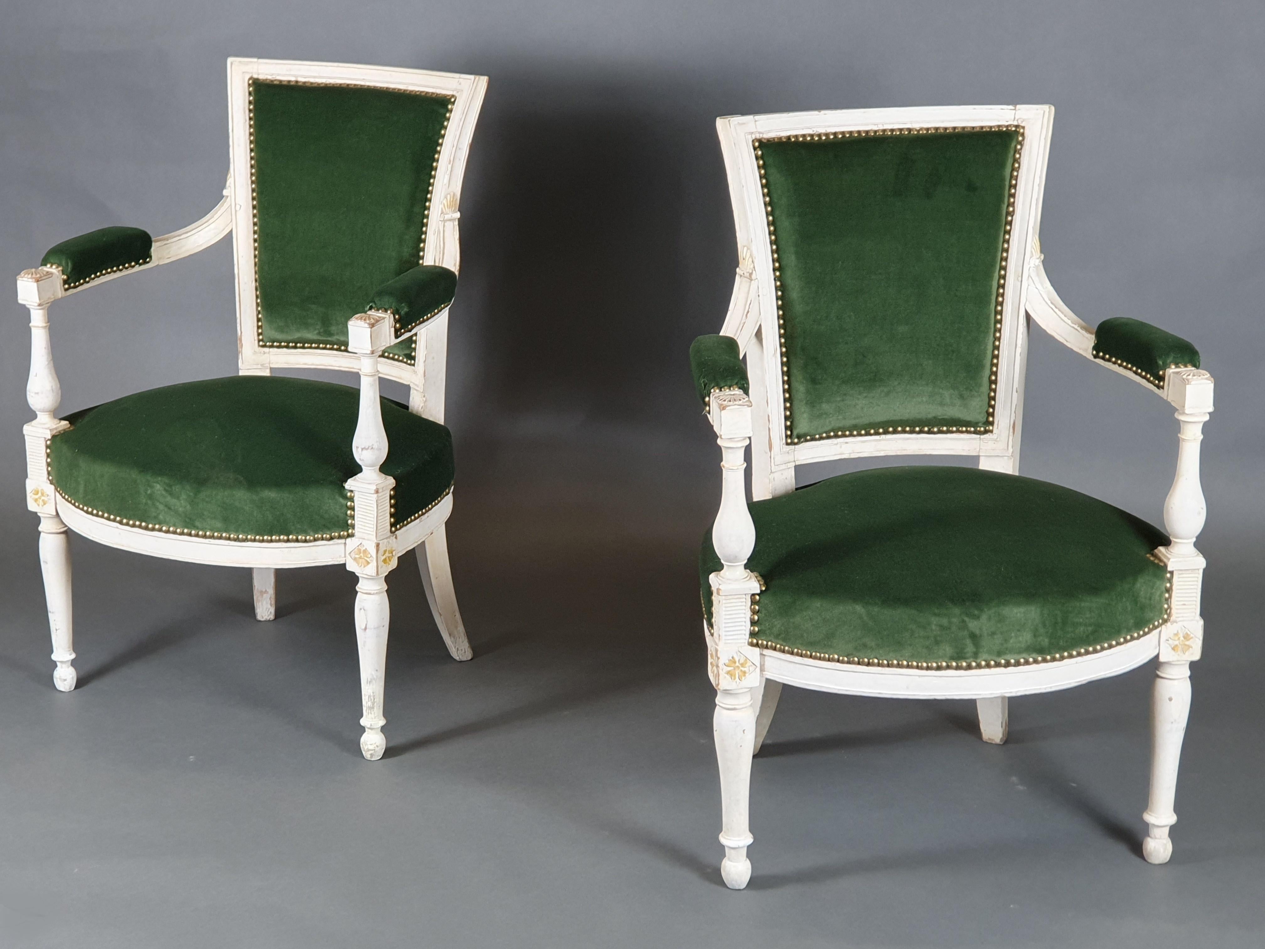 Pair Of Directoire Armchairs In White Lacquered Wood  In Good Condition For Sale In BARSAC, FR