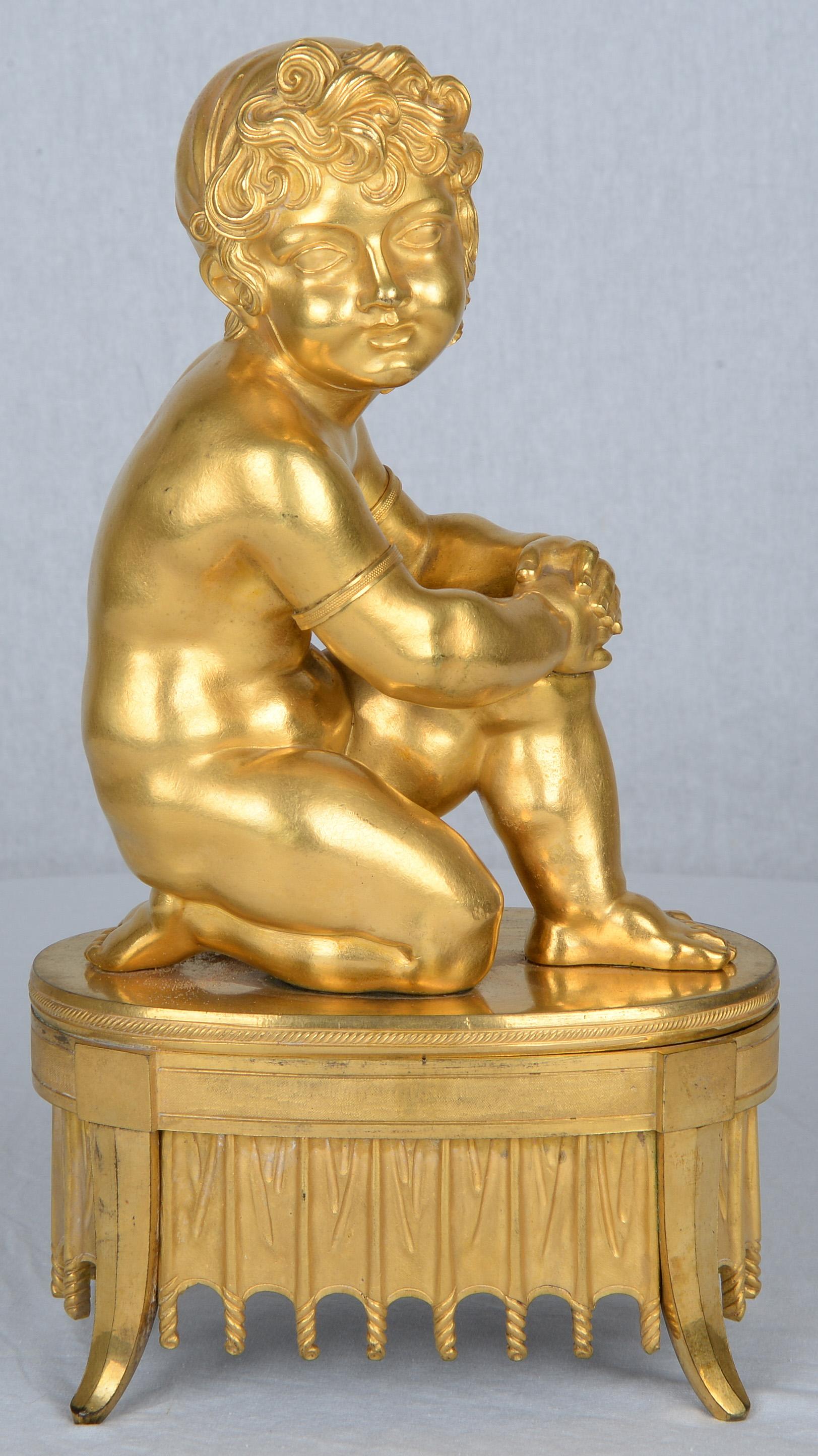 Pareja de esculturas alegóricas de niños en bronce dorado del Directorio siglo XVIII en venta