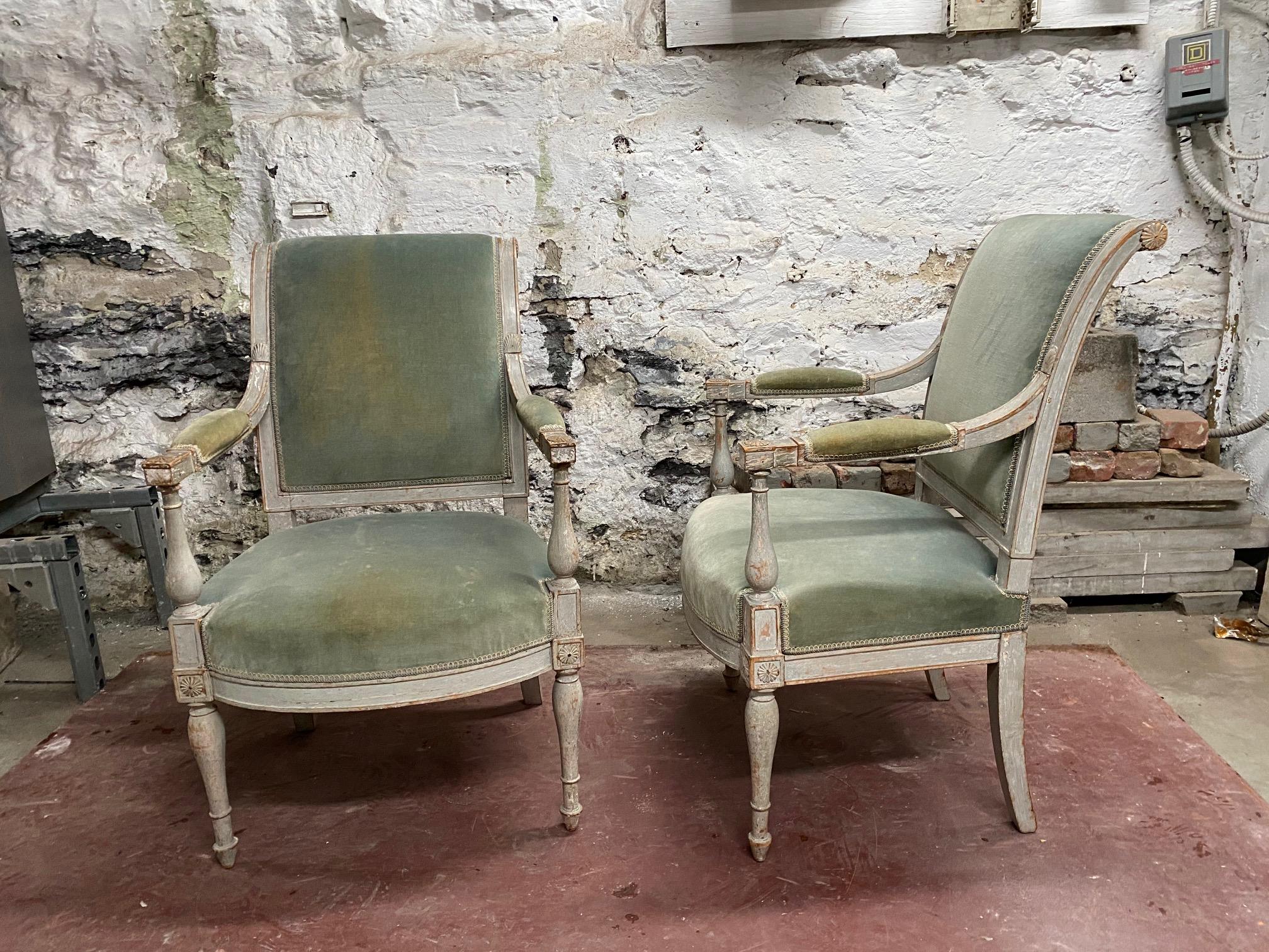 Pair of Directoire Period Painted Armchairs after a Model by Jacob Desmalter In Good Condition For Sale In Montreal, QC