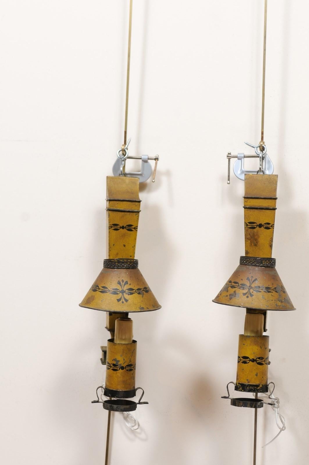 Pair of Directoire Period Yellow & Black Painted Tole Scones, France ca. 1800 In Good Condition For Sale In Atlanta, GA