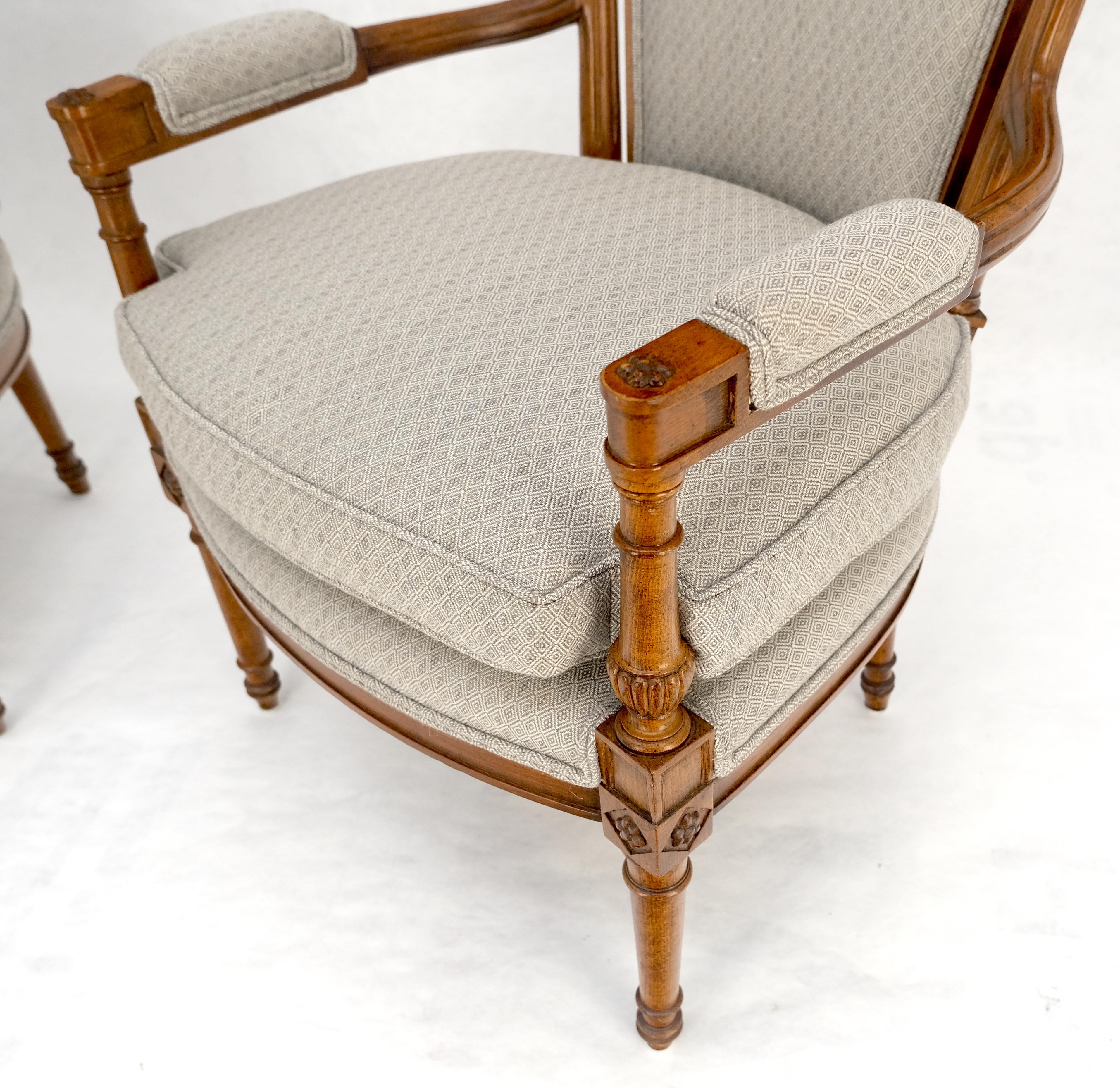 Paire de chaises longues à accoudoirs en cerisier massif, style Directoire, avec épis de faîtage MINT ! Excellent état - En vente à Rockaway, NJ