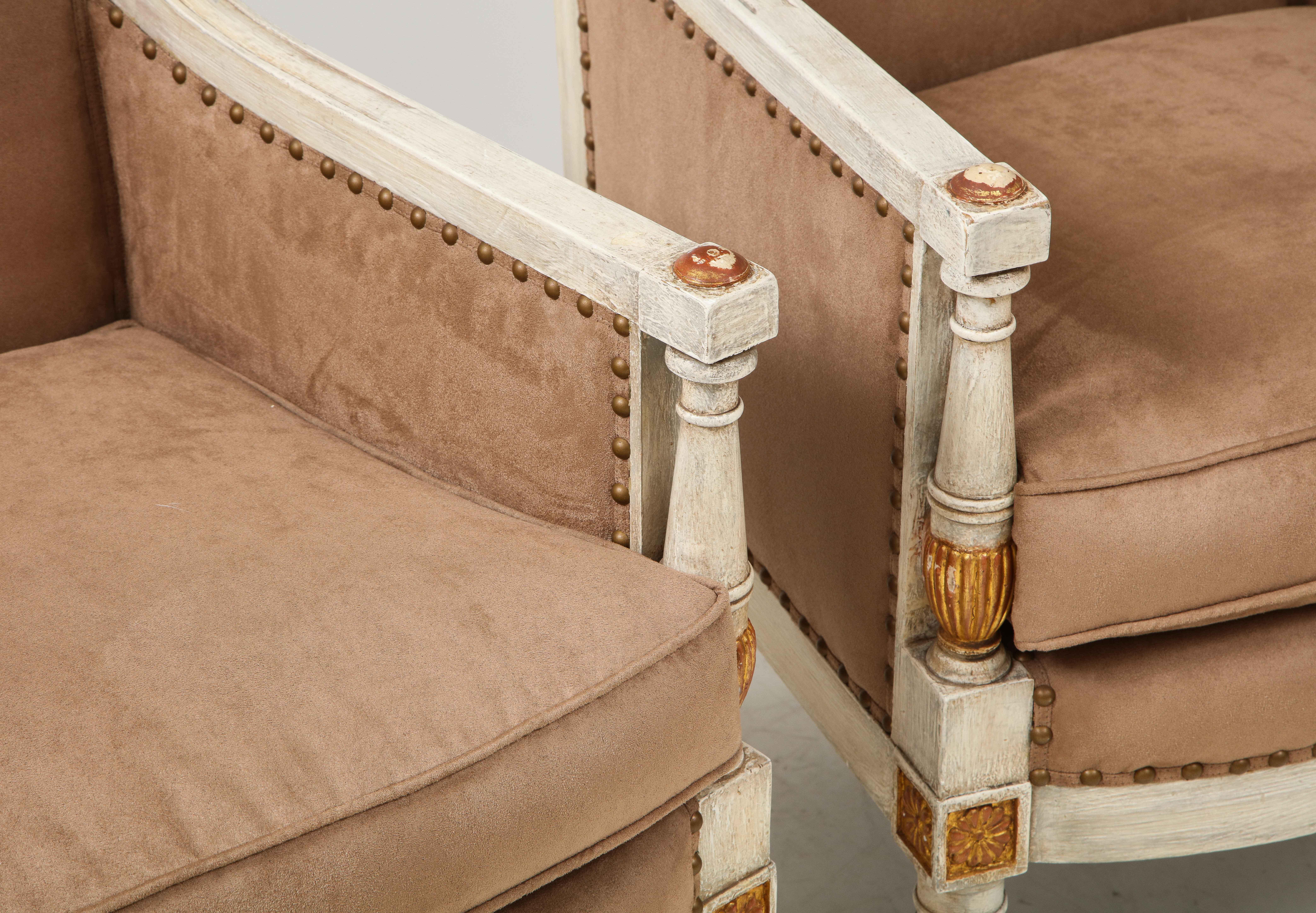 Paar Bergère-Stühle im Directoire-Stil im Zustand „Gut“ in New York, NY