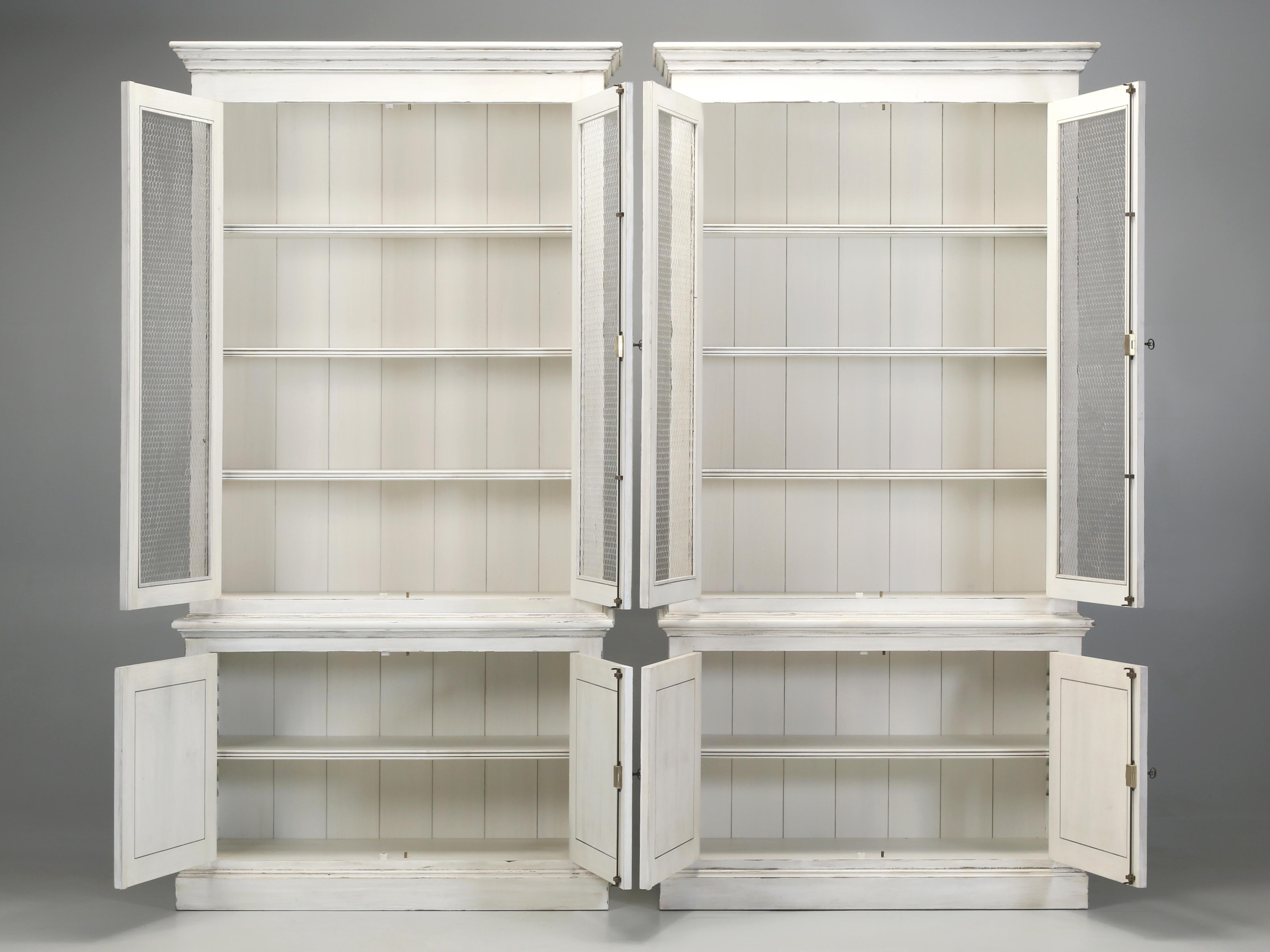 Ein Paar Bücherregale im Directoire-Stil, China-Schränke von Old Plank in jeder Größe im Angebot 3